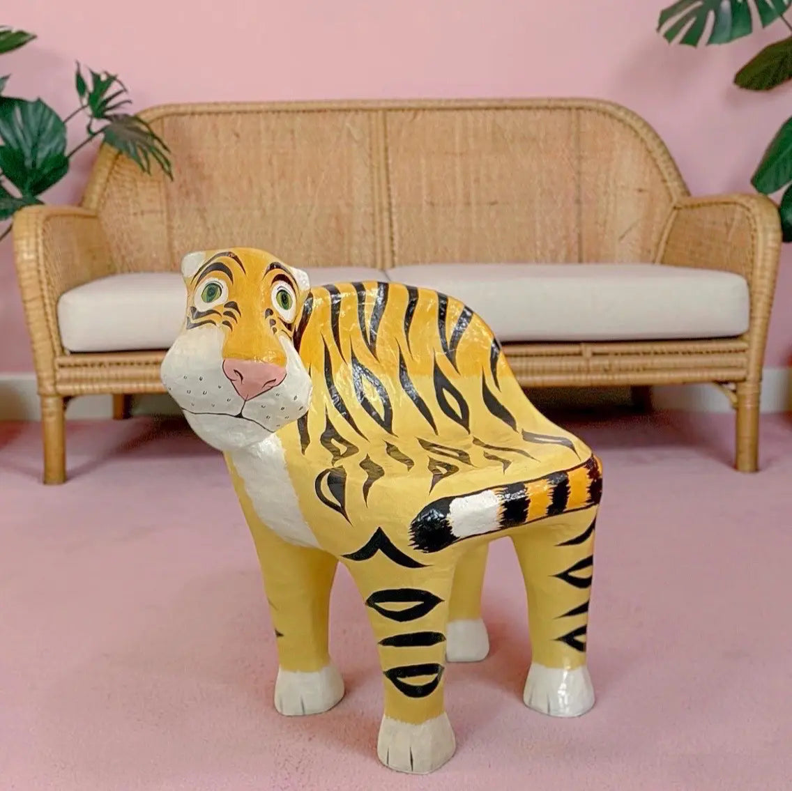 Chaise tigre décorative en papier mâché laqué
