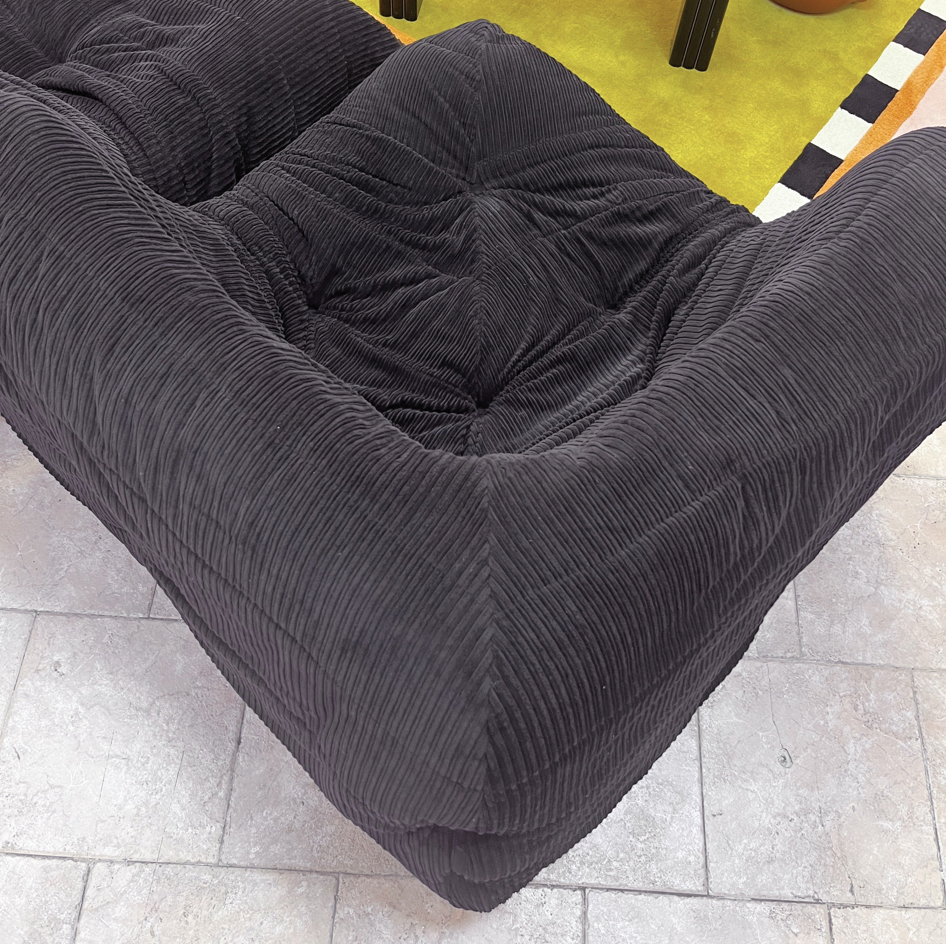 Togo vintage 70’s en velours côtelé noir, Module d’angle