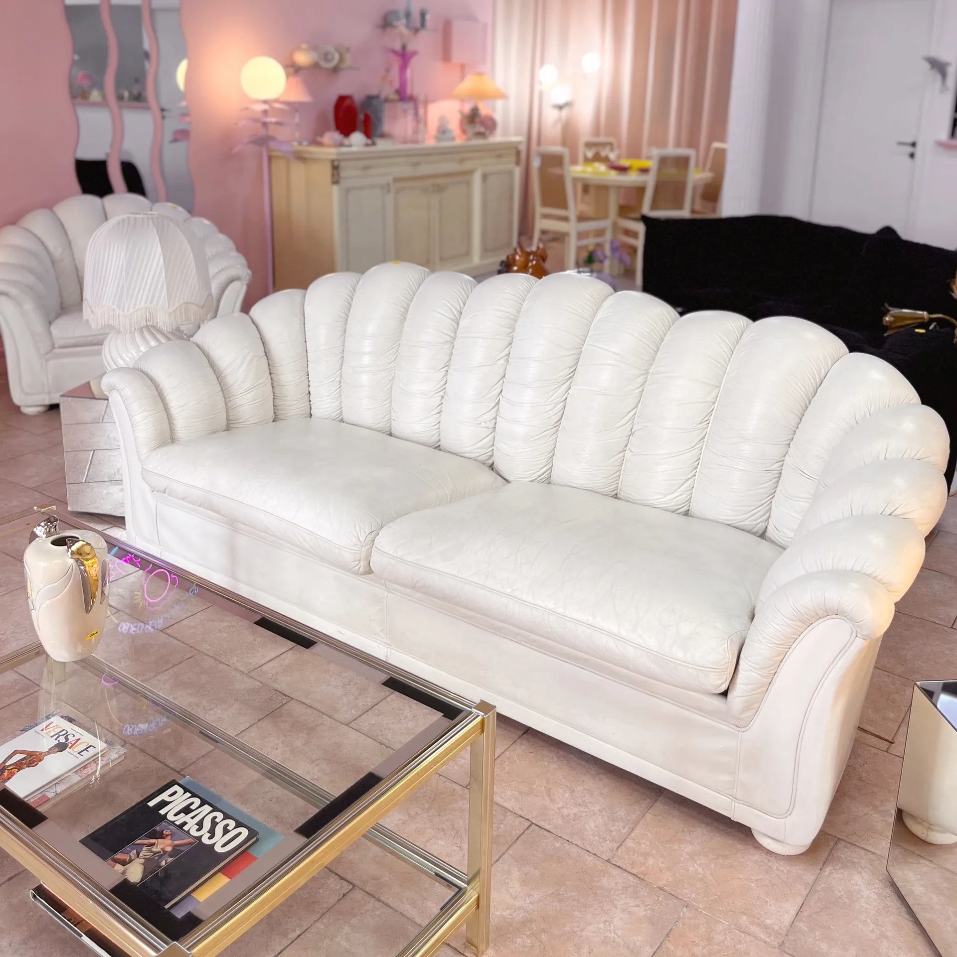 Ensemble canapé et fauteuil coquillage vintage en cuir blanc, années 70 - Club Barbara