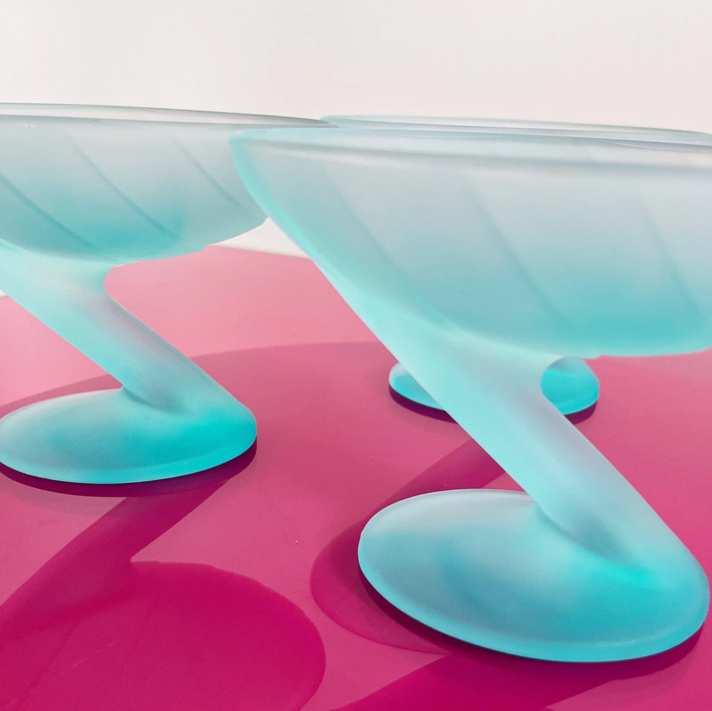 Ensemble de 3 coupes, verre dépoli bleu, pied zig-zag, années 80 - Club Barbara