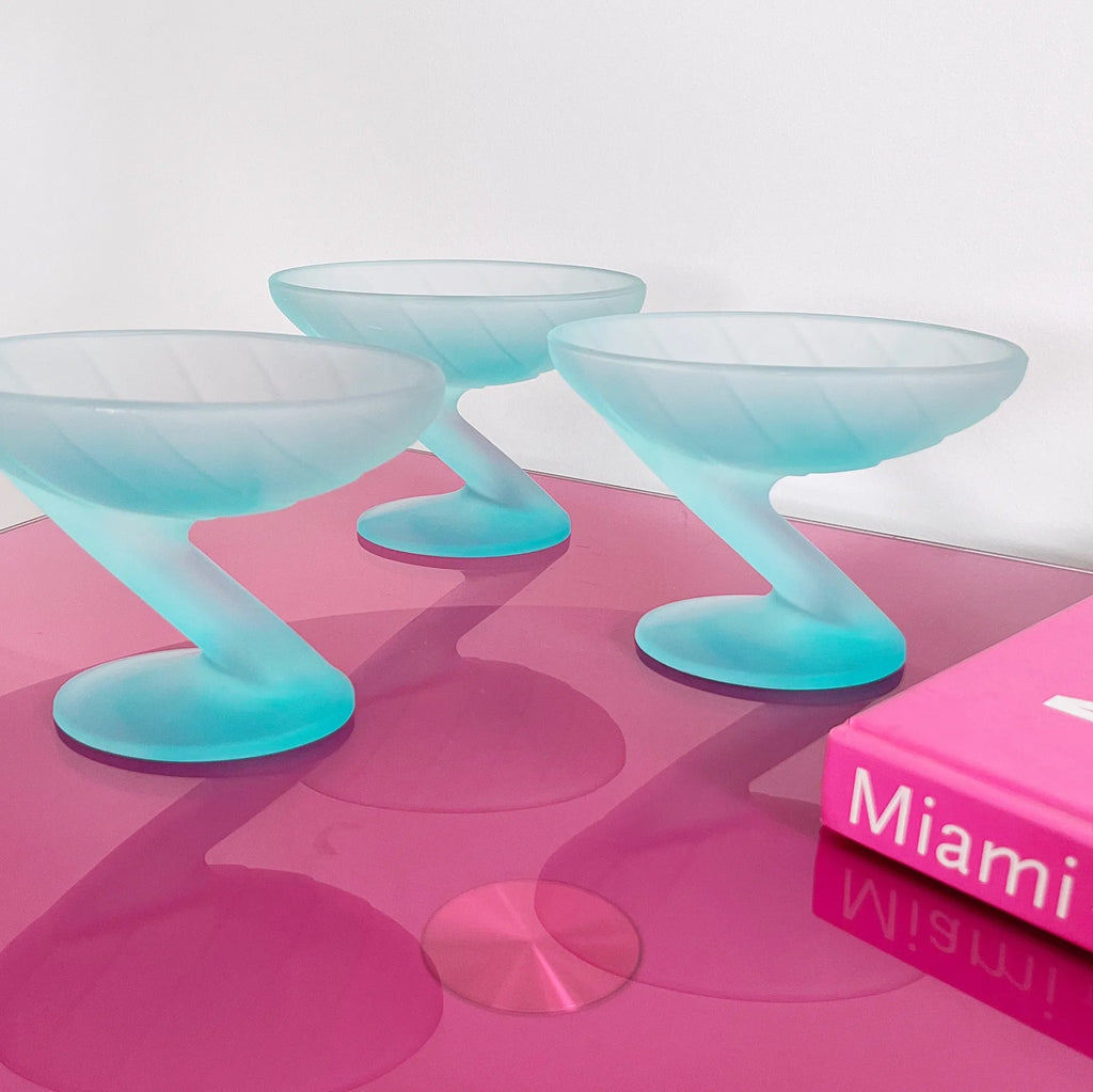 Ensemble de 3 coupes, verre dépoli bleu, pied zig-zag, années 80 - Club Barbara