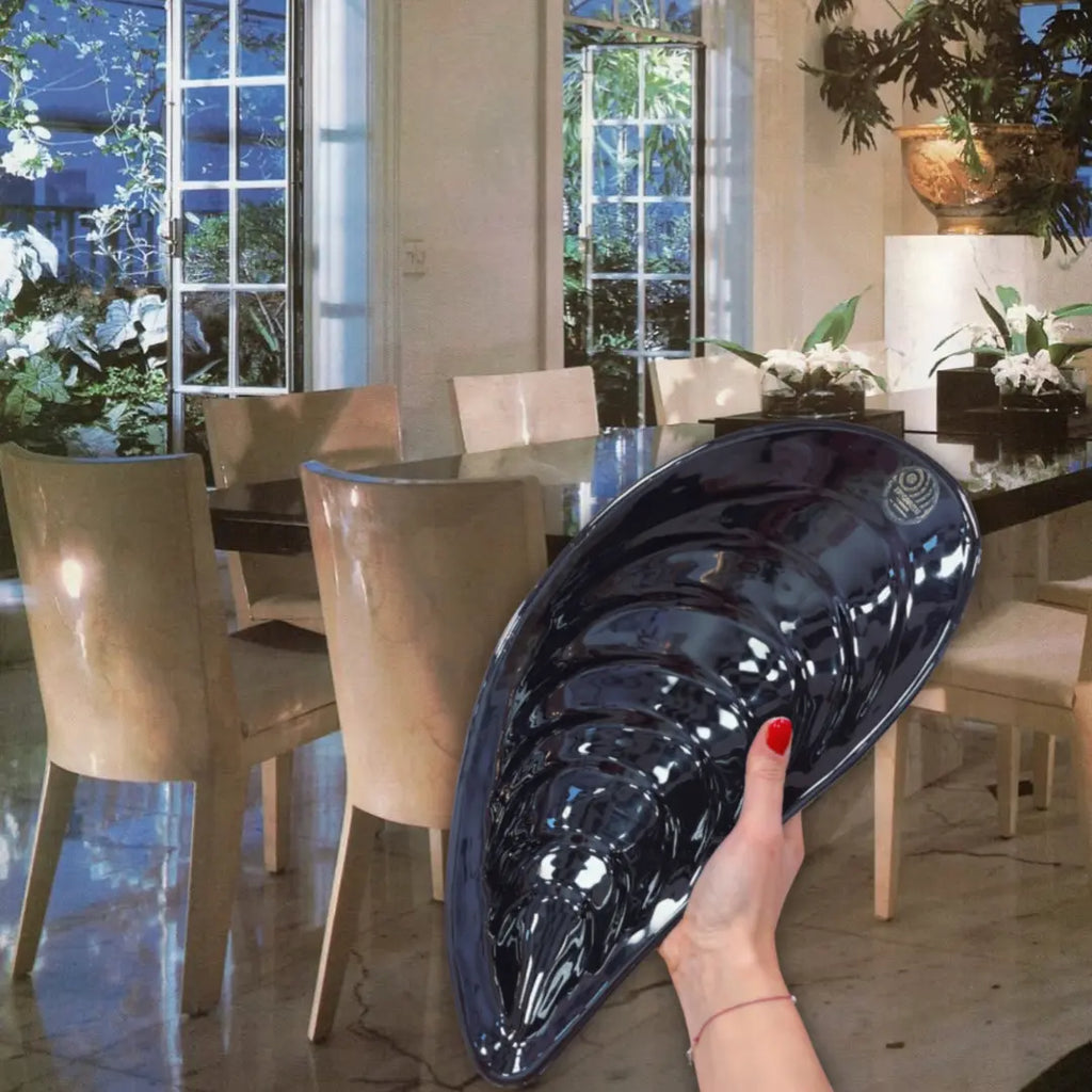 Ensemble Spigarelli Ceramiche plat moule noir et assiettes jaunes céramique italienne Club Barbara