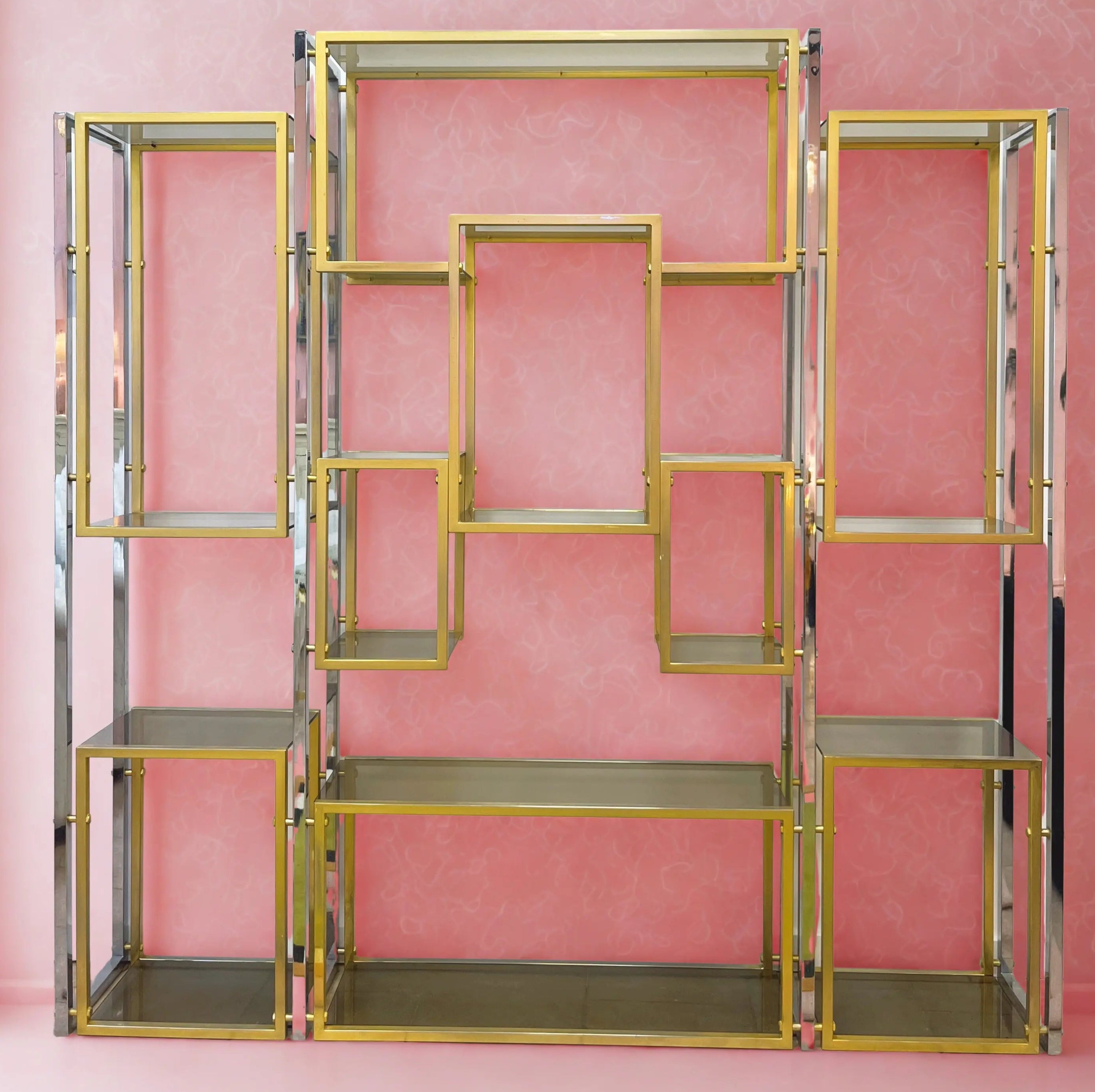 Grande étagère design en laiton, chrome et verre fumé, années 70
