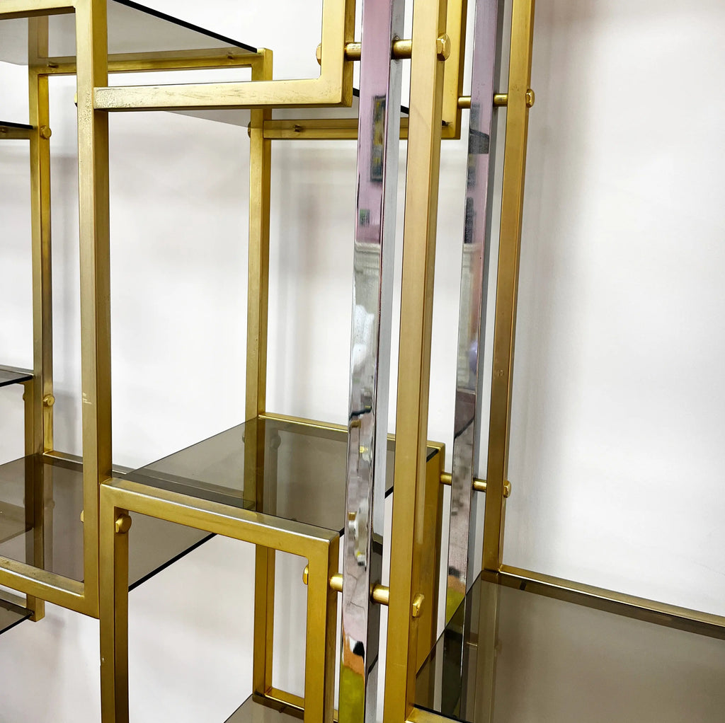 Grande étagère design en laiton, chrome et verre fumé, années 70