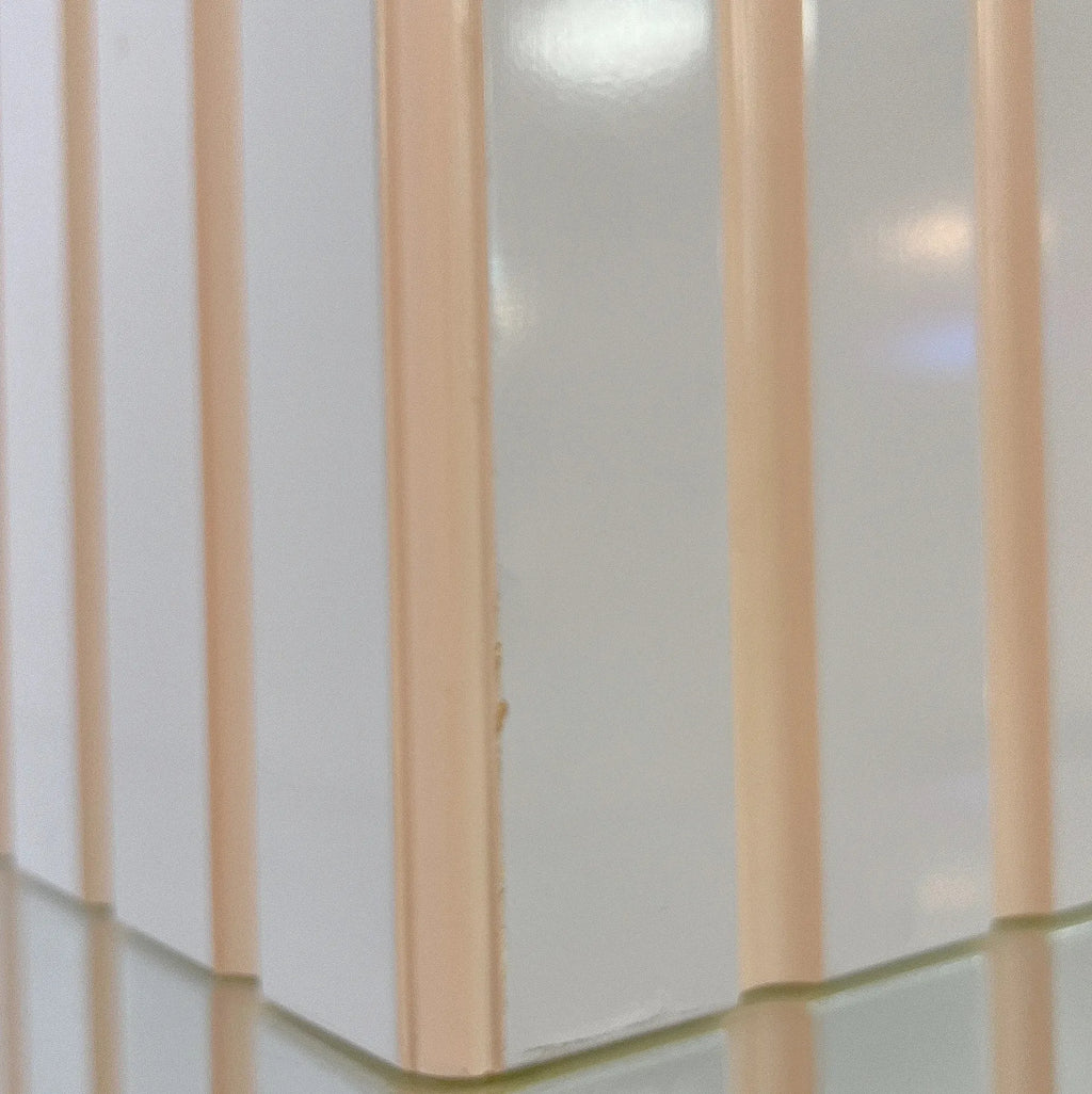 Etagères colonnes pastel, bois et verre, années 80 - Club Barbara