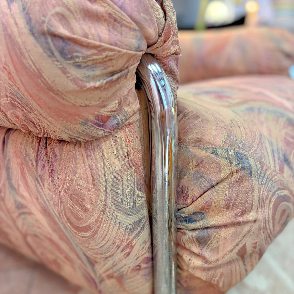 Paire de fauteuils vintage, tube chromé, tissu jacquard pastel, design italien années 70-80