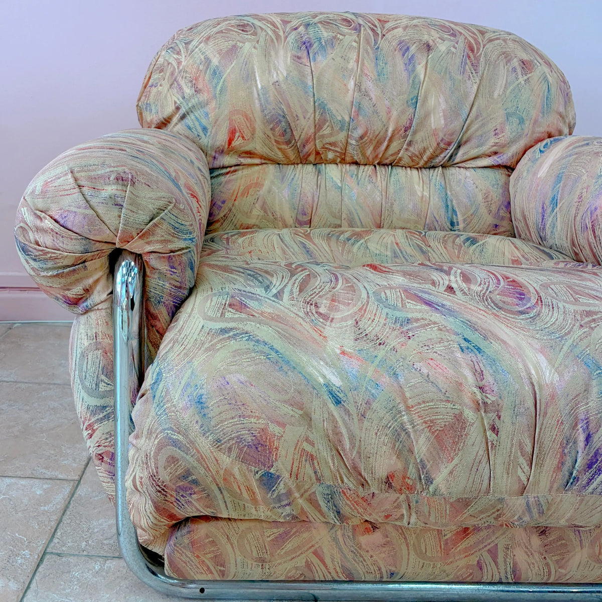 Paire de fauteuils vintage, tube chromé, tissu jacquard pastel, design italien années 70-80