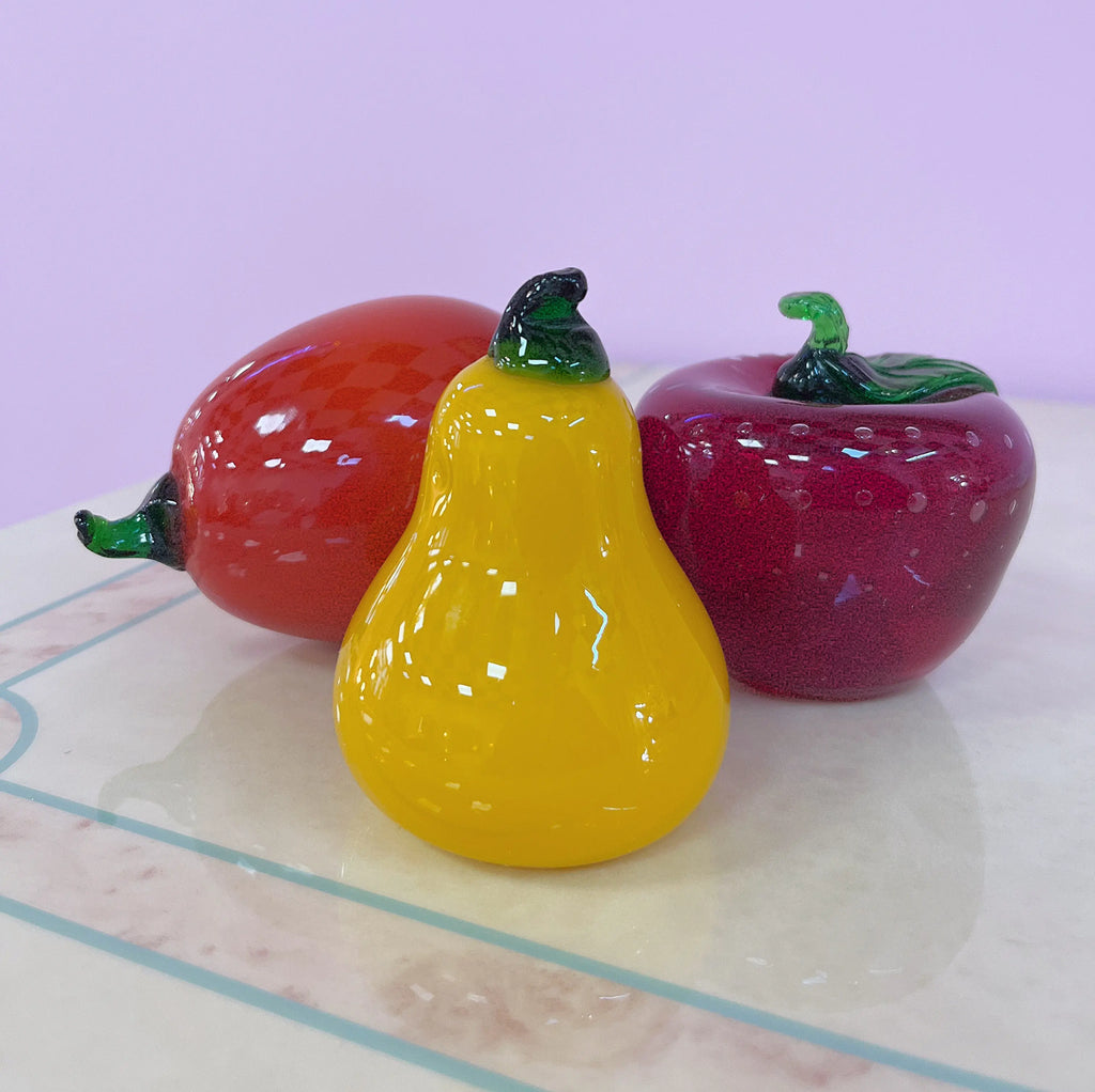 Décoration pop colorée avec fruits en verre vintage, Club Barbara