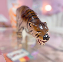 Charger l&#39;image dans la galerie, Tigre en céramique émaillée, années 70
