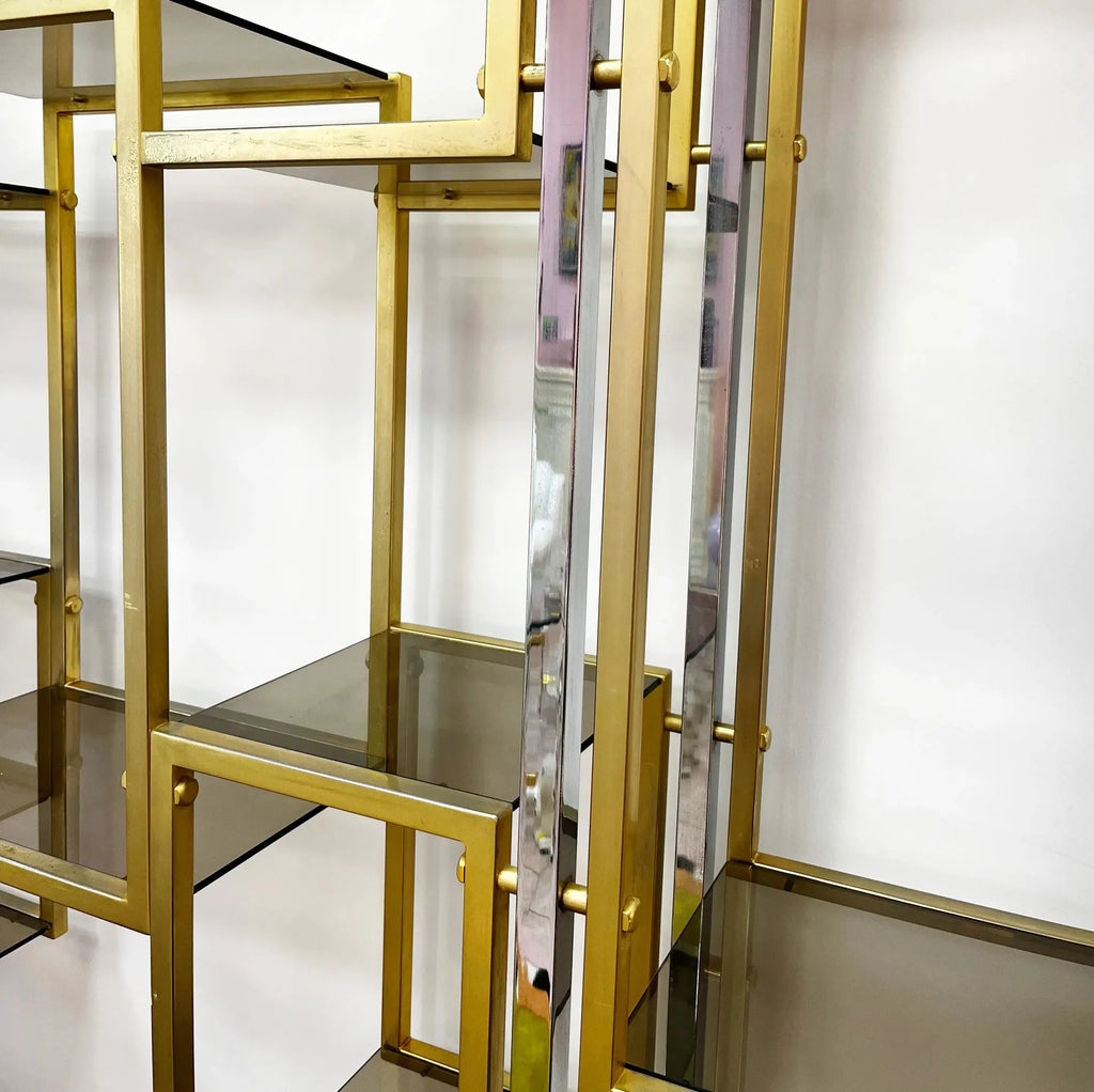 Grande étagère design en laiton, chrome et verre fumé, années 70 - Club Barbara