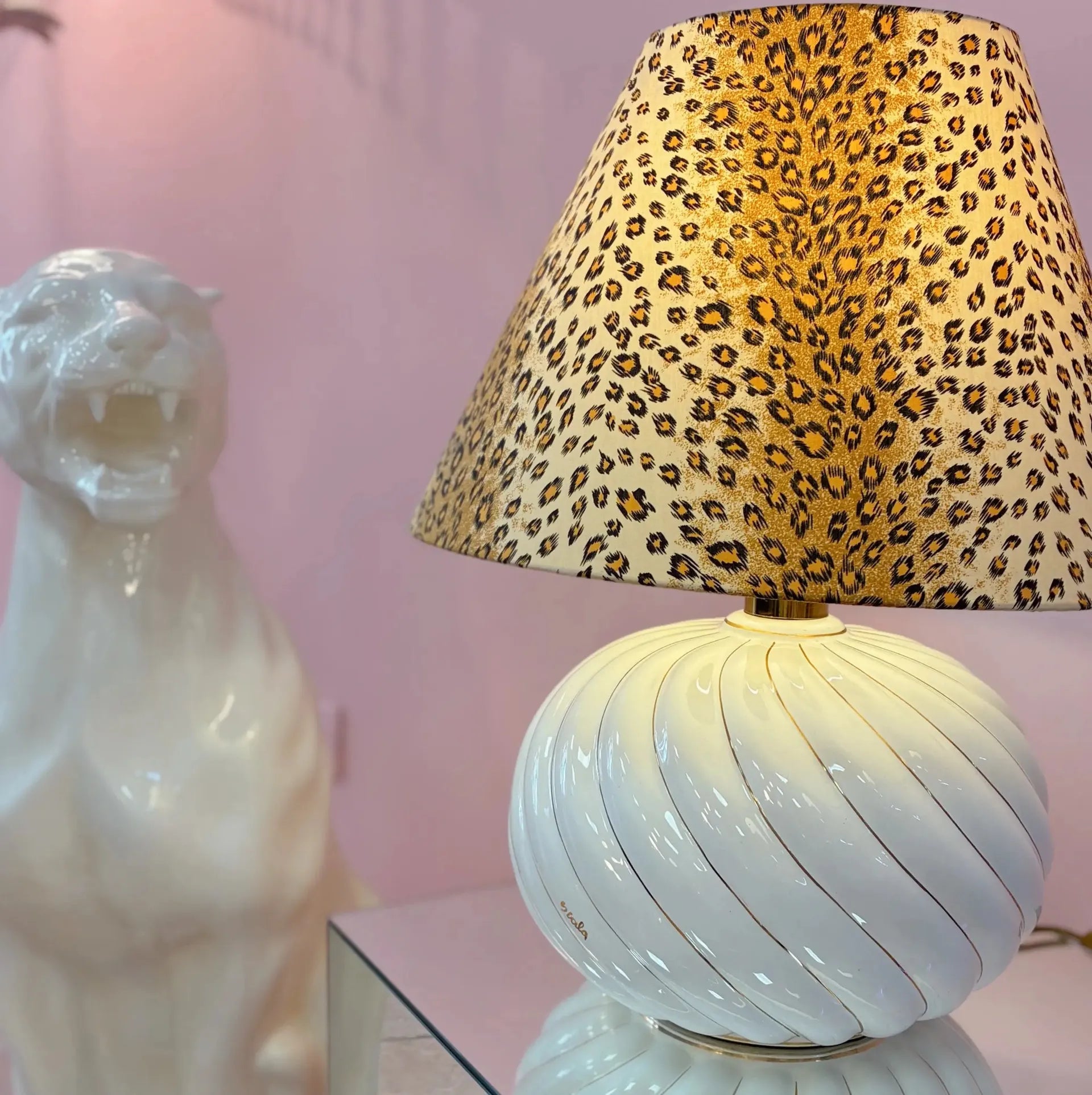 Grande lampe en céramique spirale italienne, abat-jour léopard vintage, manufacture Scarla, années 70 - Club Barbara