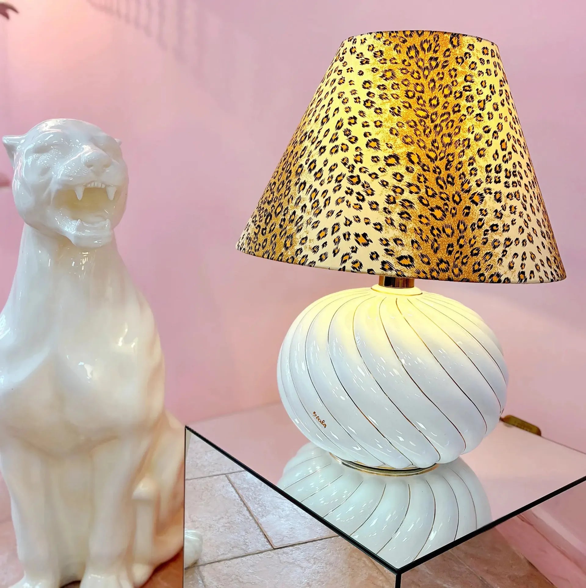 Grande lampe en céramique spirale italienne, abat-jour léopard vintage, manufacture Scarla, années 70 - Club Barbara
