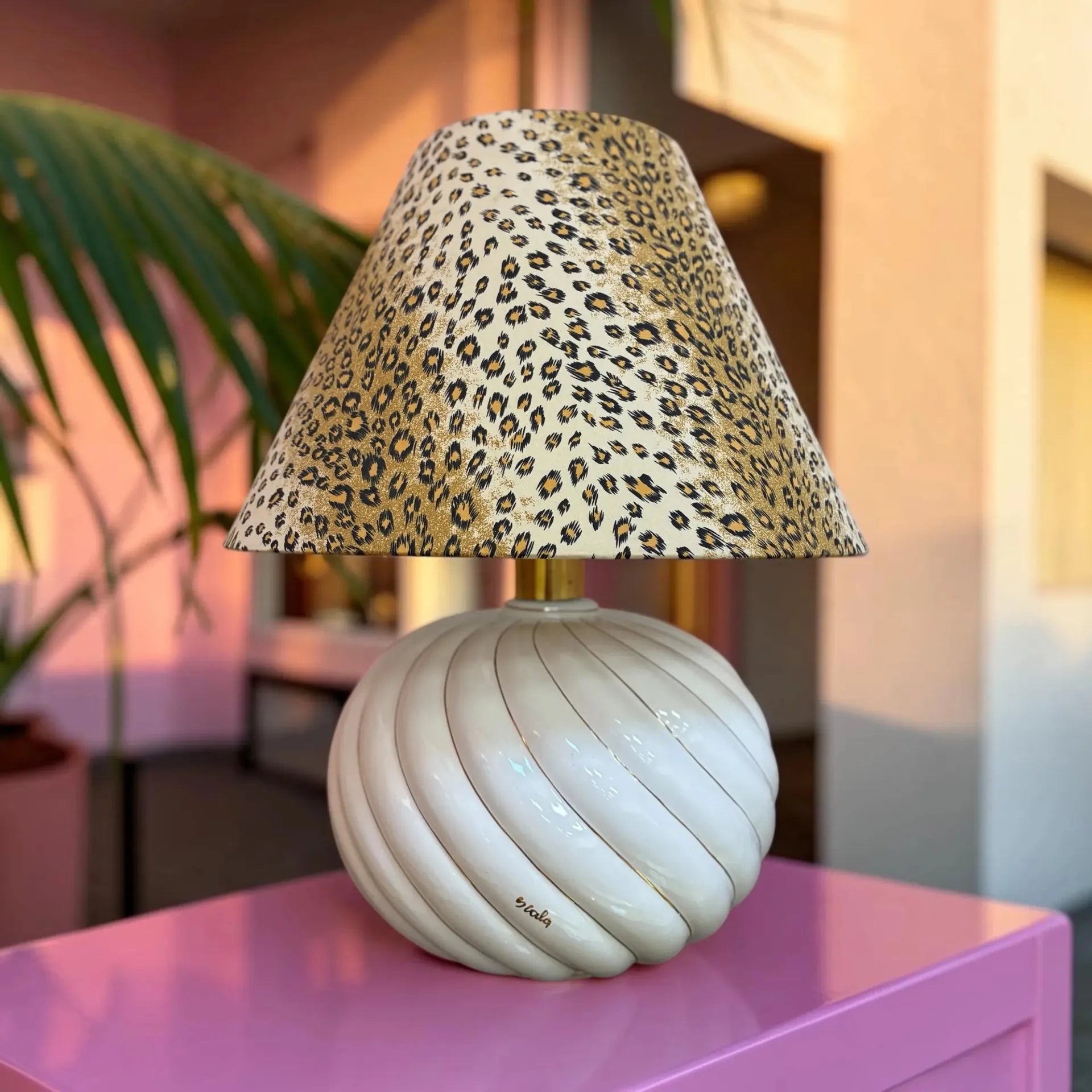 Grande lampe en céramique spirale italienne, abat-jour léopard vintage, manufacture Scarla, années 70 - Club Barbara