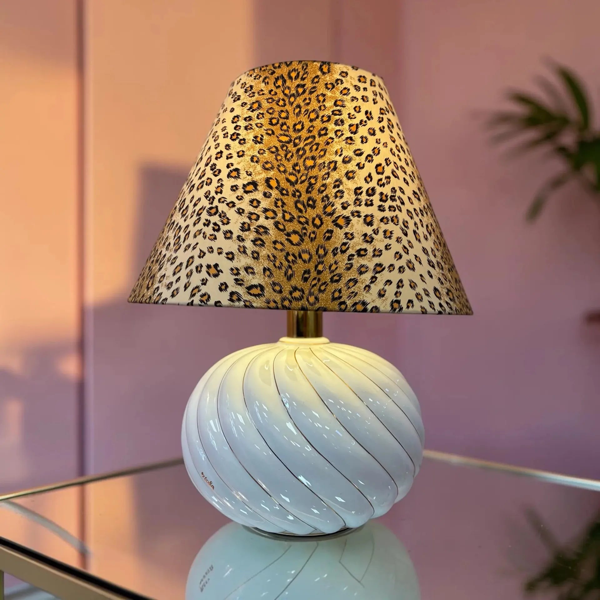 Grande lampe en céramique spirale italienne, abat-jour léopard vintage, manufacture Scarla, années 70 - Club Barbara