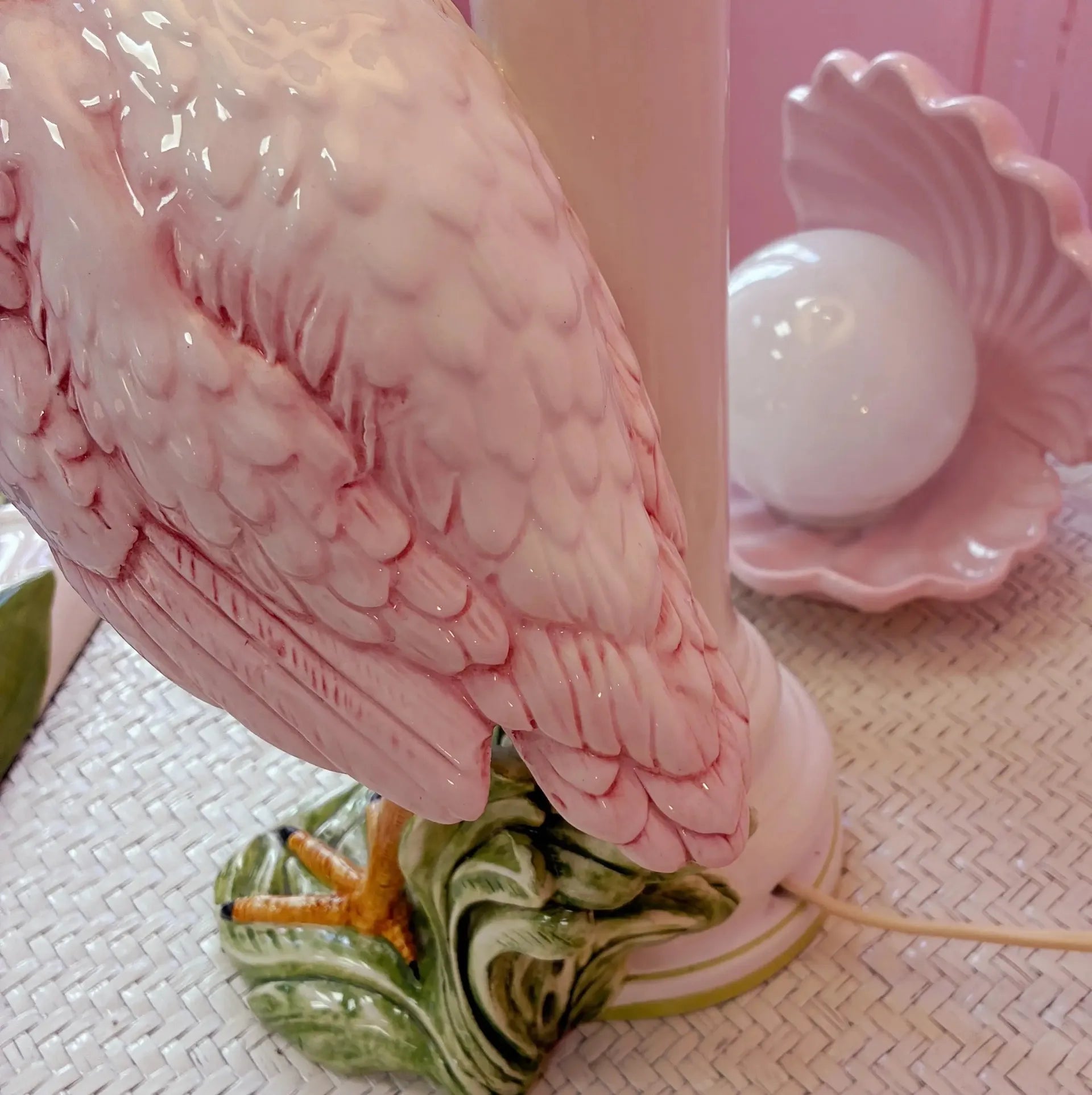 Grande lampe oiseau rose en céramique italienne signée Chaumette Paris, années 70 - Club Barbara