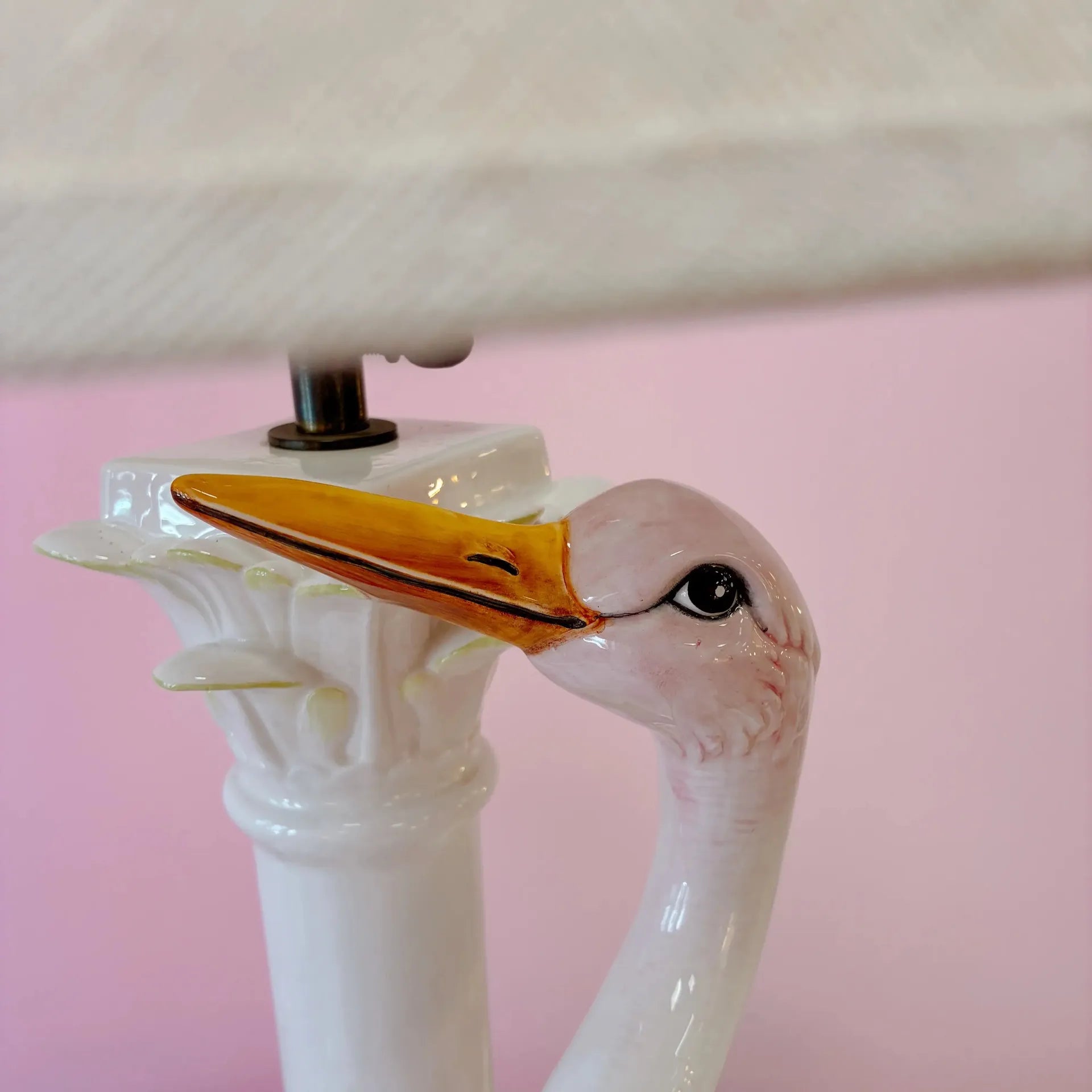 Grande lampe oiseau rose en céramique italienne signée Chaumette Paris, années 70 - Club Barbara