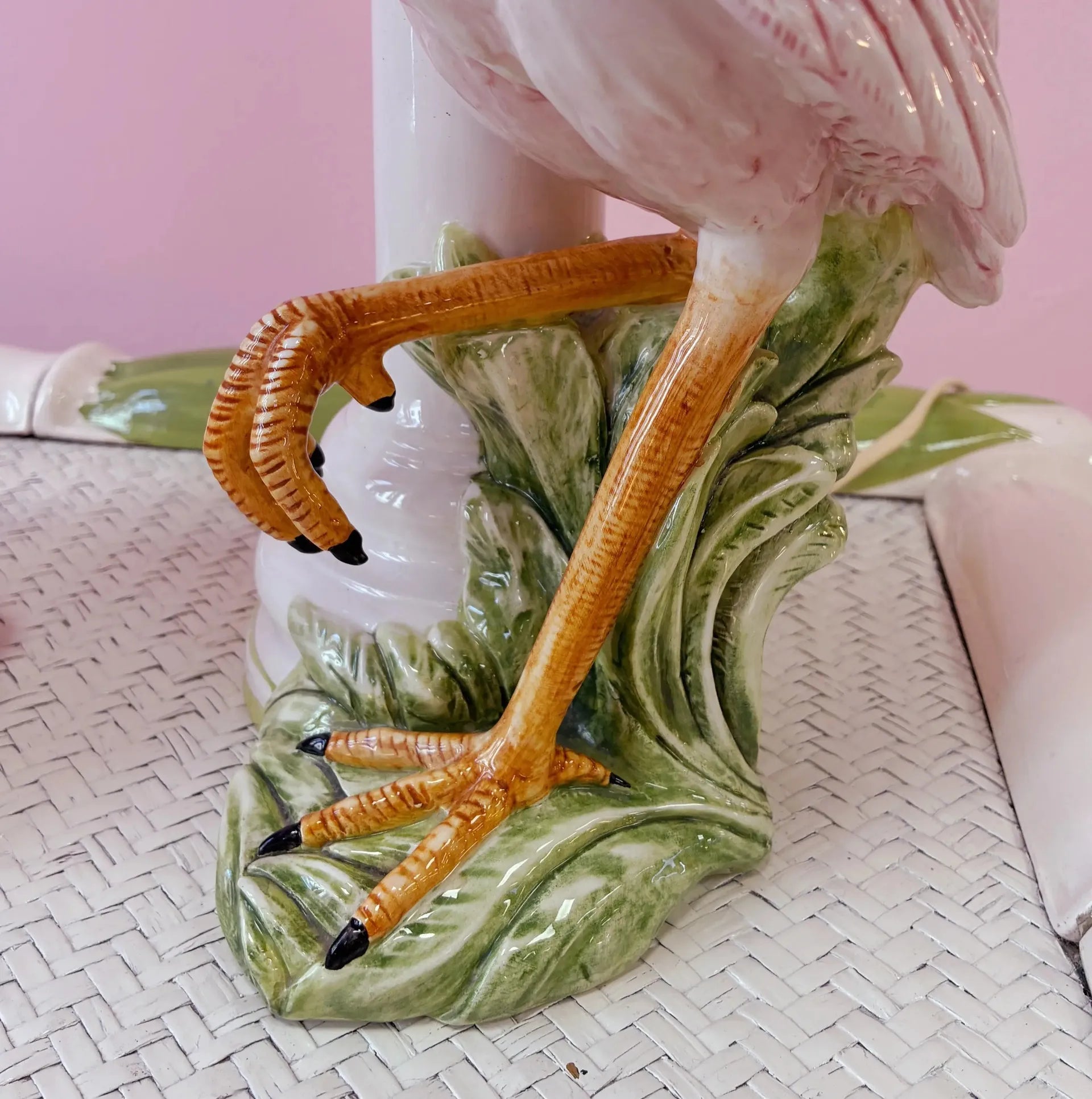 Grande lampe oiseau rose en céramique italienne signée Chaumette Paris, années 70 - Club Barbara
