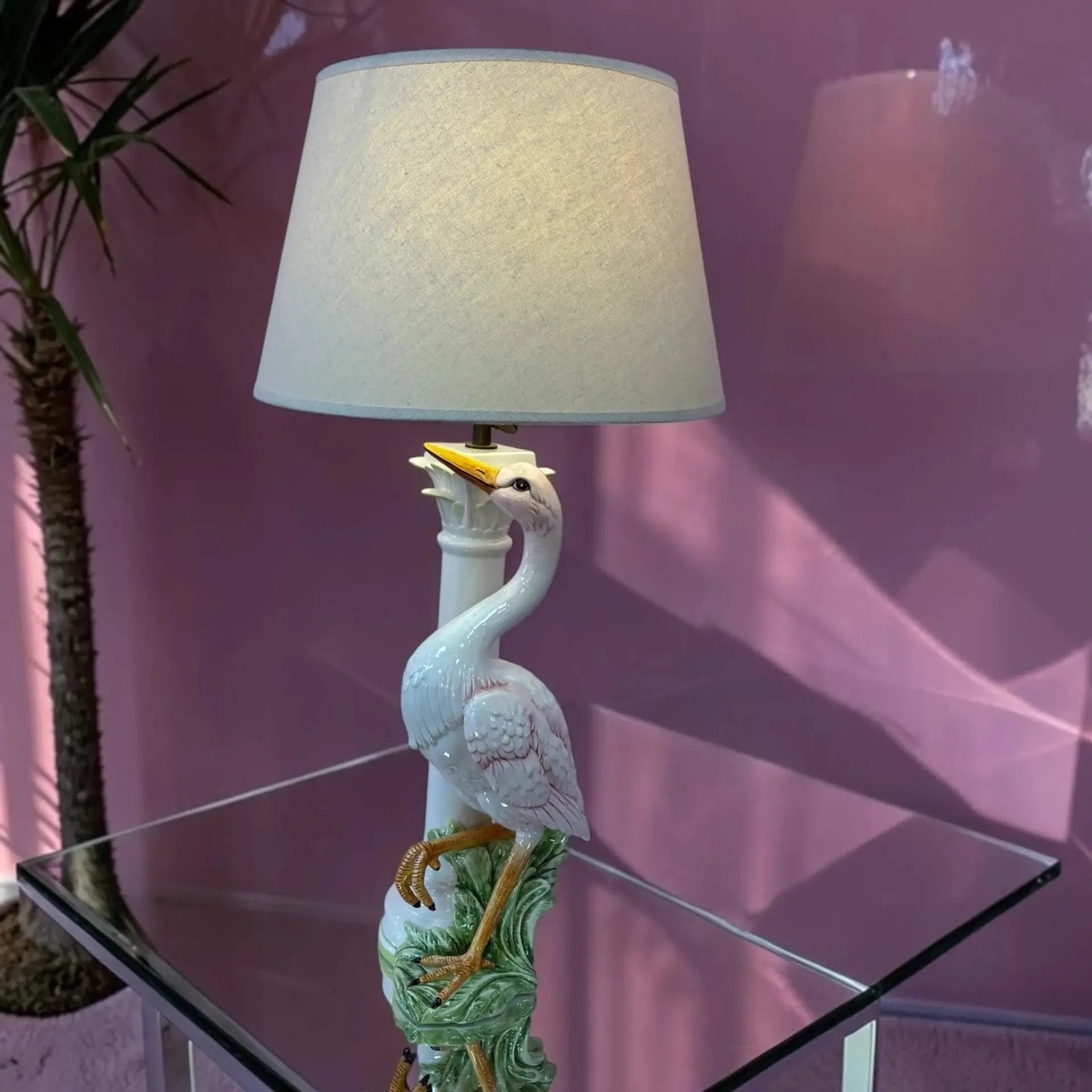 Grande lampe oiseau rose en céramique italienne signée Chaumette Paris, années 70 - Club Barbara