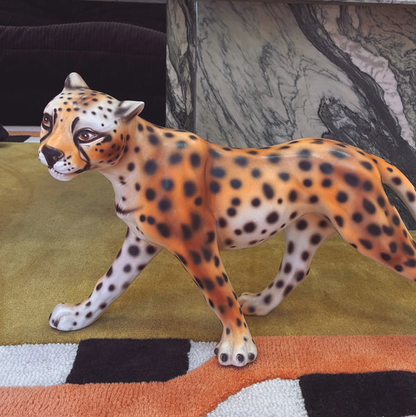 Statuette guépard vintage, céramique biscuit peinte à la main, années 70