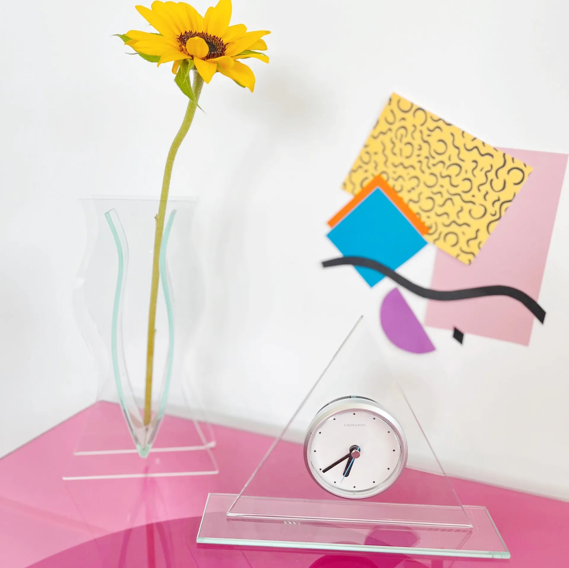 Horloge pyramidale en verre - Club Barbara