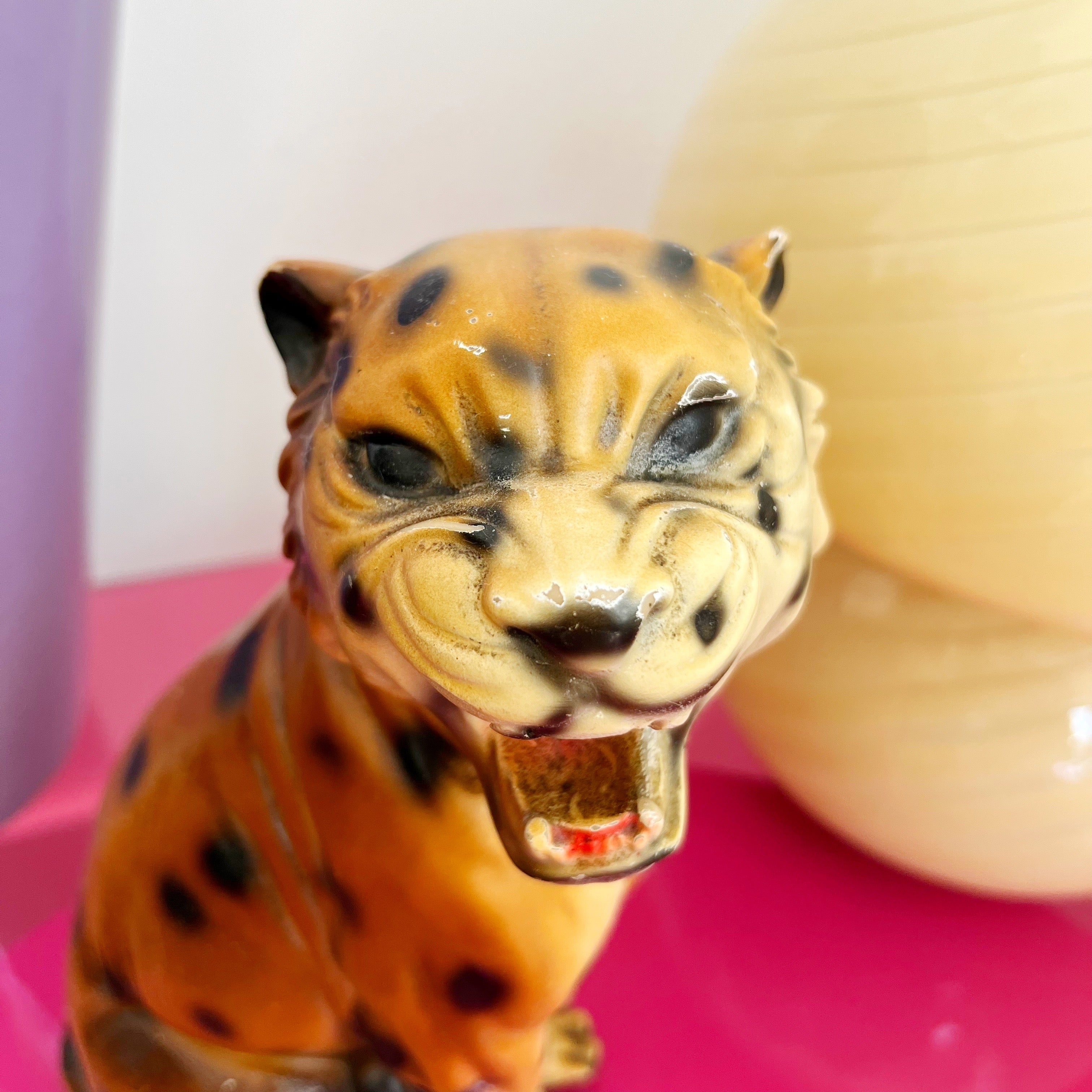 Félin en céramique