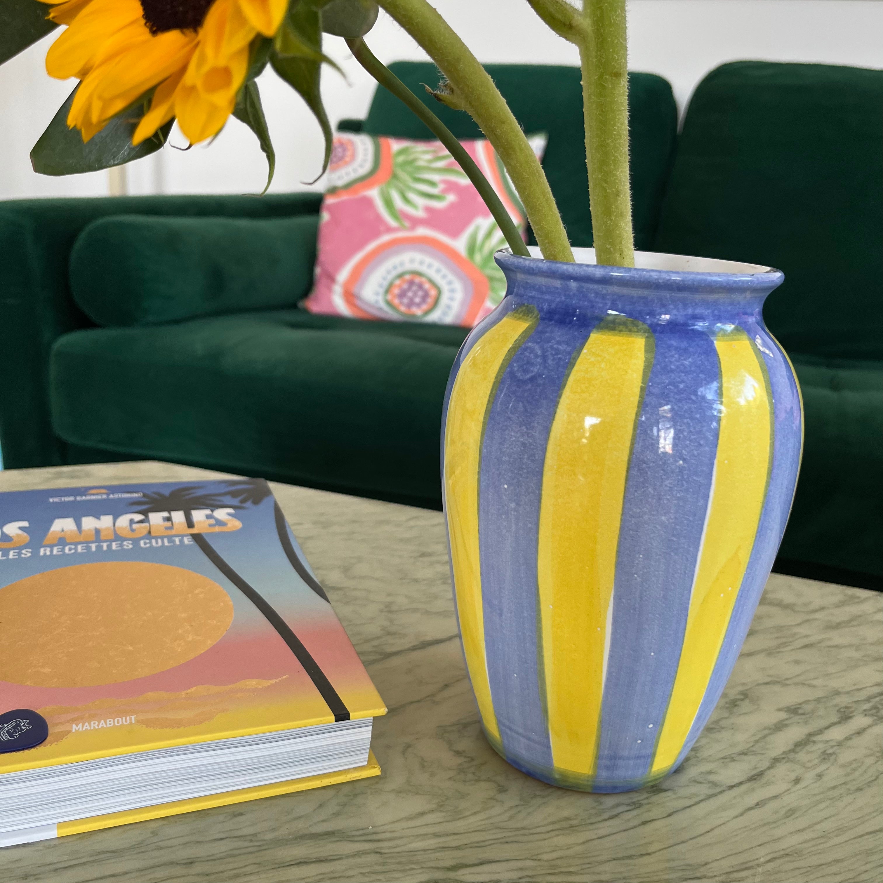 Vase rayé bleu et jaune