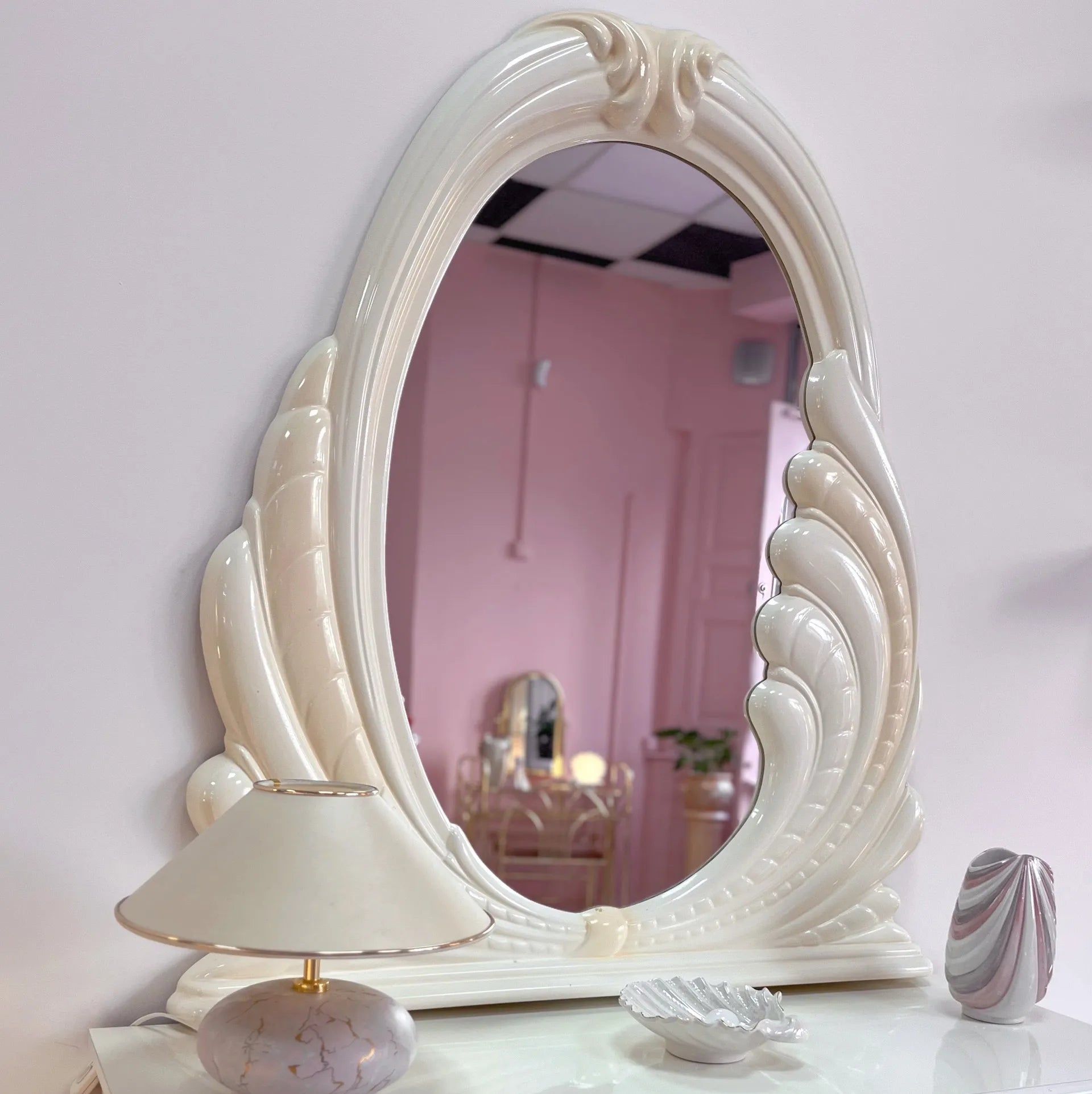 Ivory lacquered shell mirror, 1980s, Italy - Club Barbara