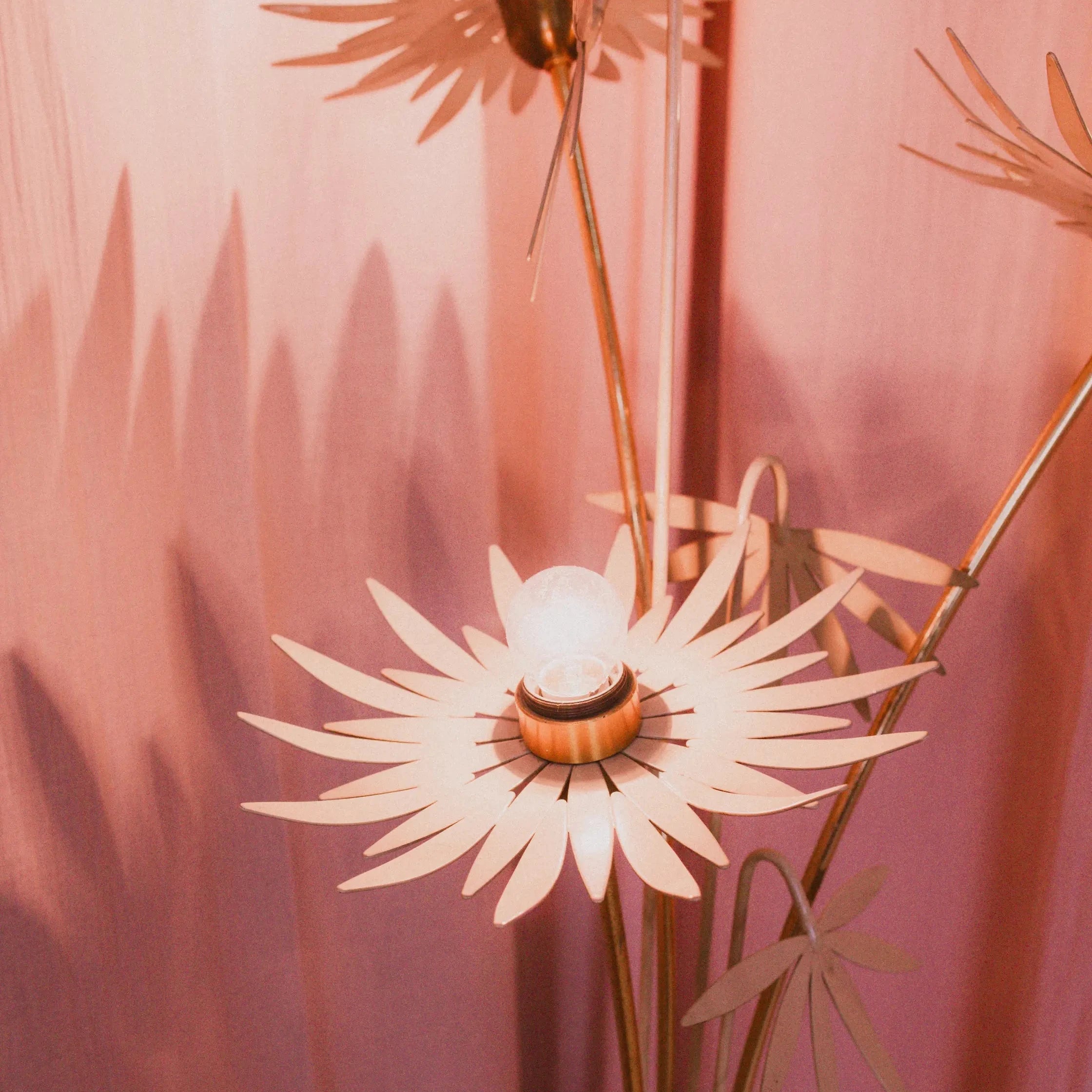 Lampadaire fleurs vintage en laiton doré, 3 lumières, Italie, années 70