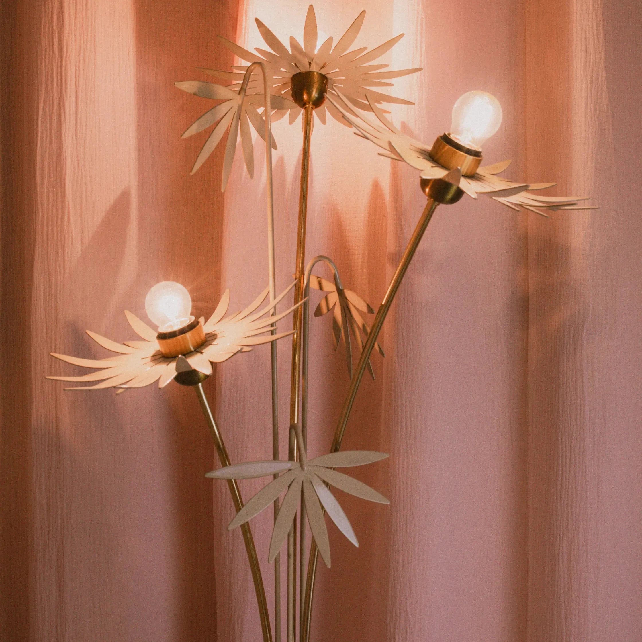 Lampadaire fleurs vintage en laiton doré, 3 lumières, Italie, années 70