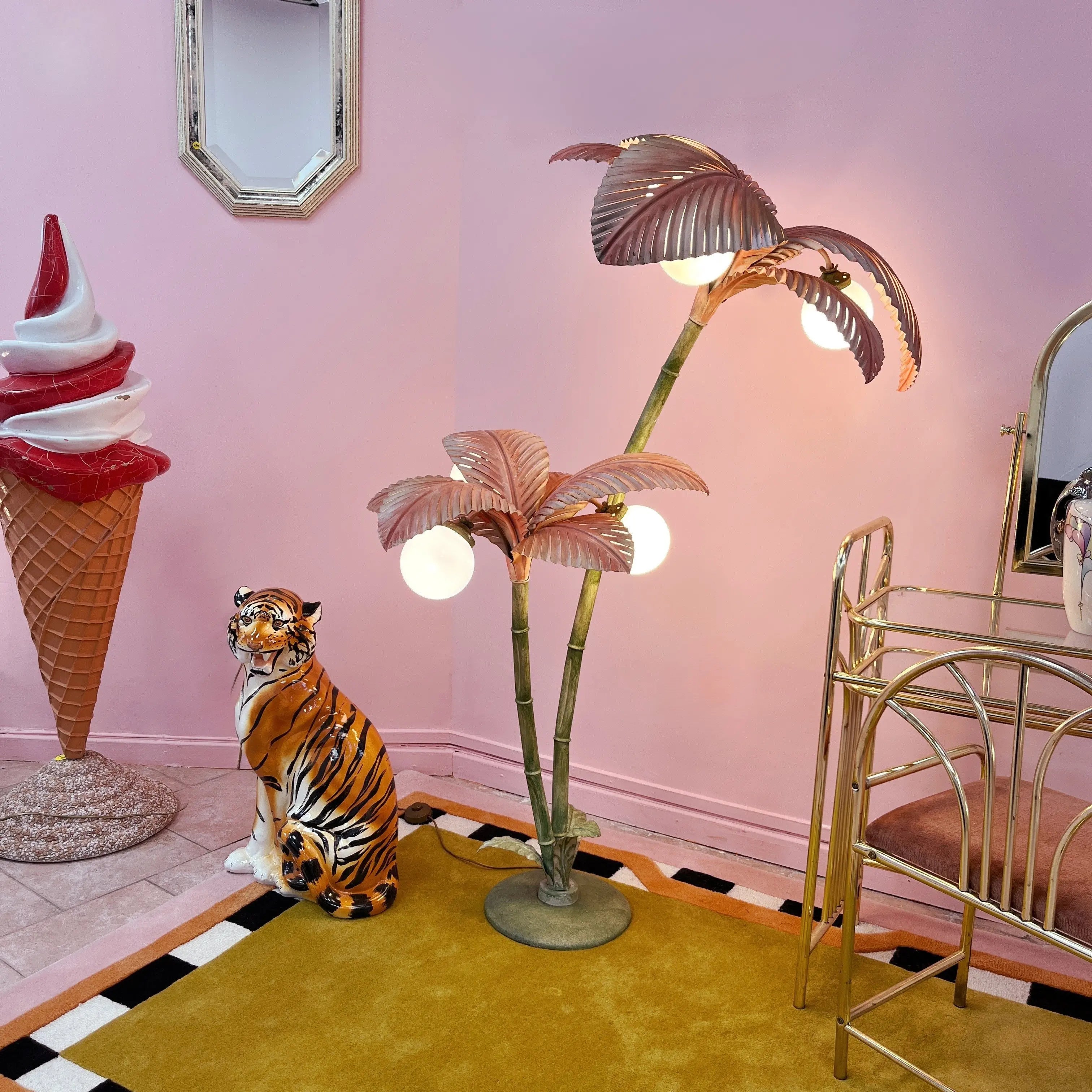 lampadaire palmier vintage rose