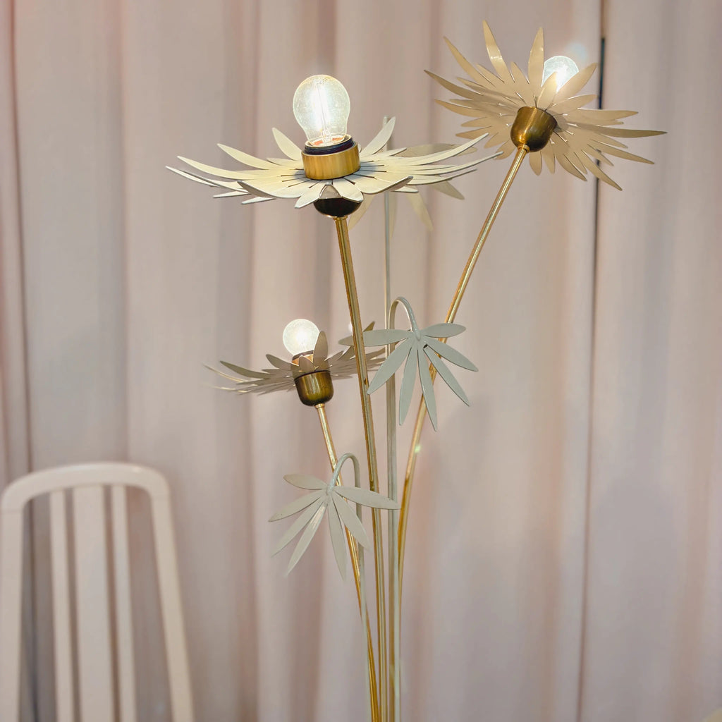 Lampadaire fleurs vintage en laiton doré, 3 lumières, Italie, années 70