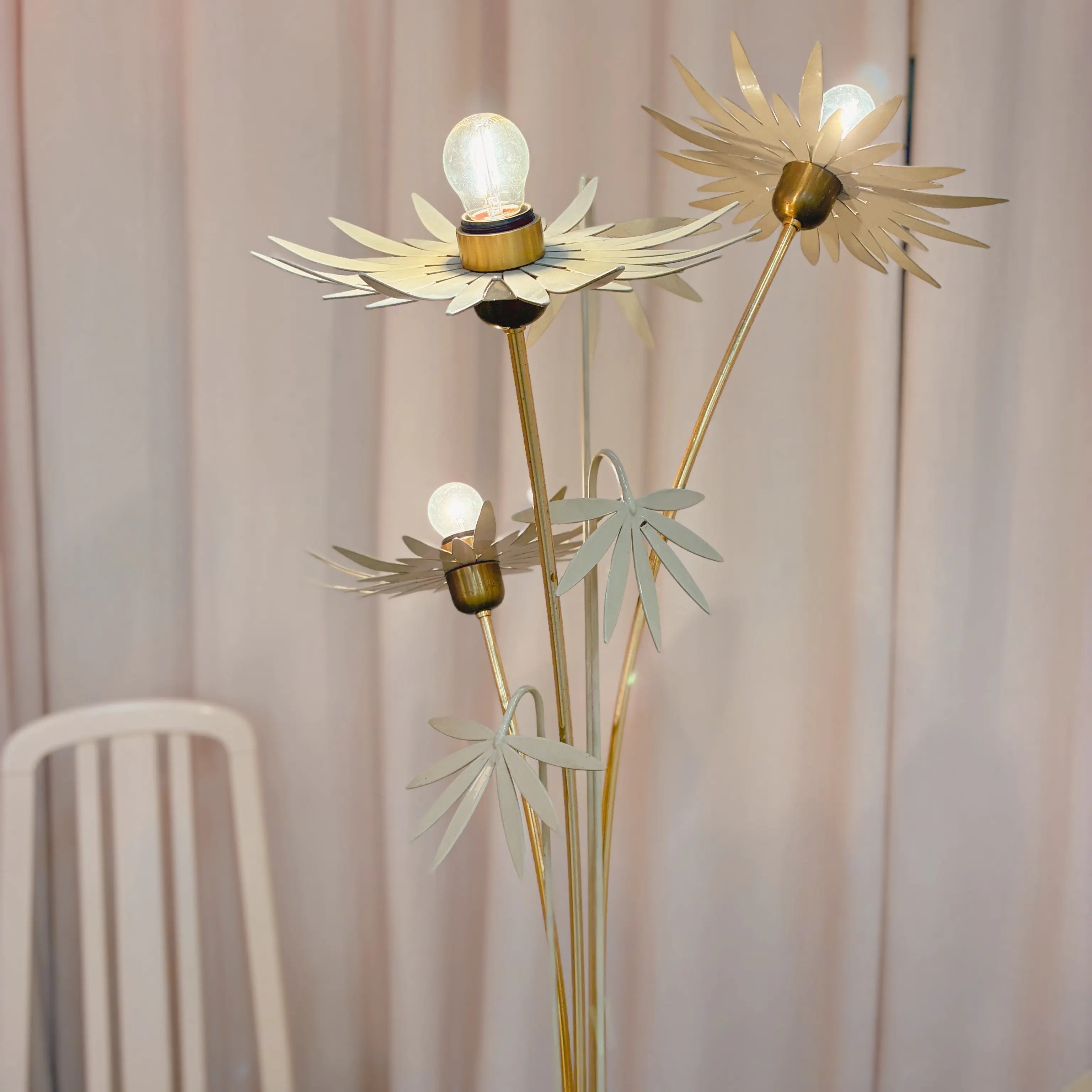 Lampadaire fleurs vintage en laiton doré, 3 lumières, Italie, années 70