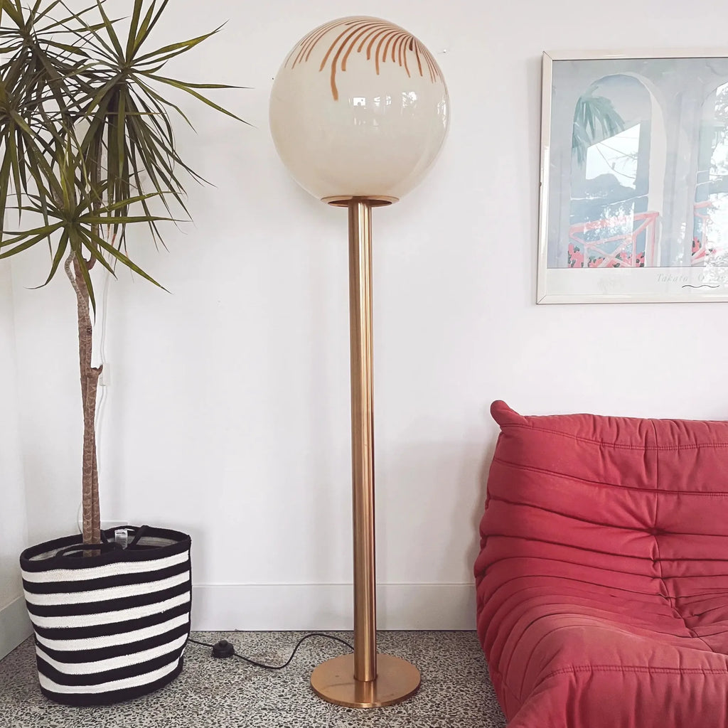 Lampadaire vintage italien en laiton et globe en verre de Murano, années 70 - Club Barbara