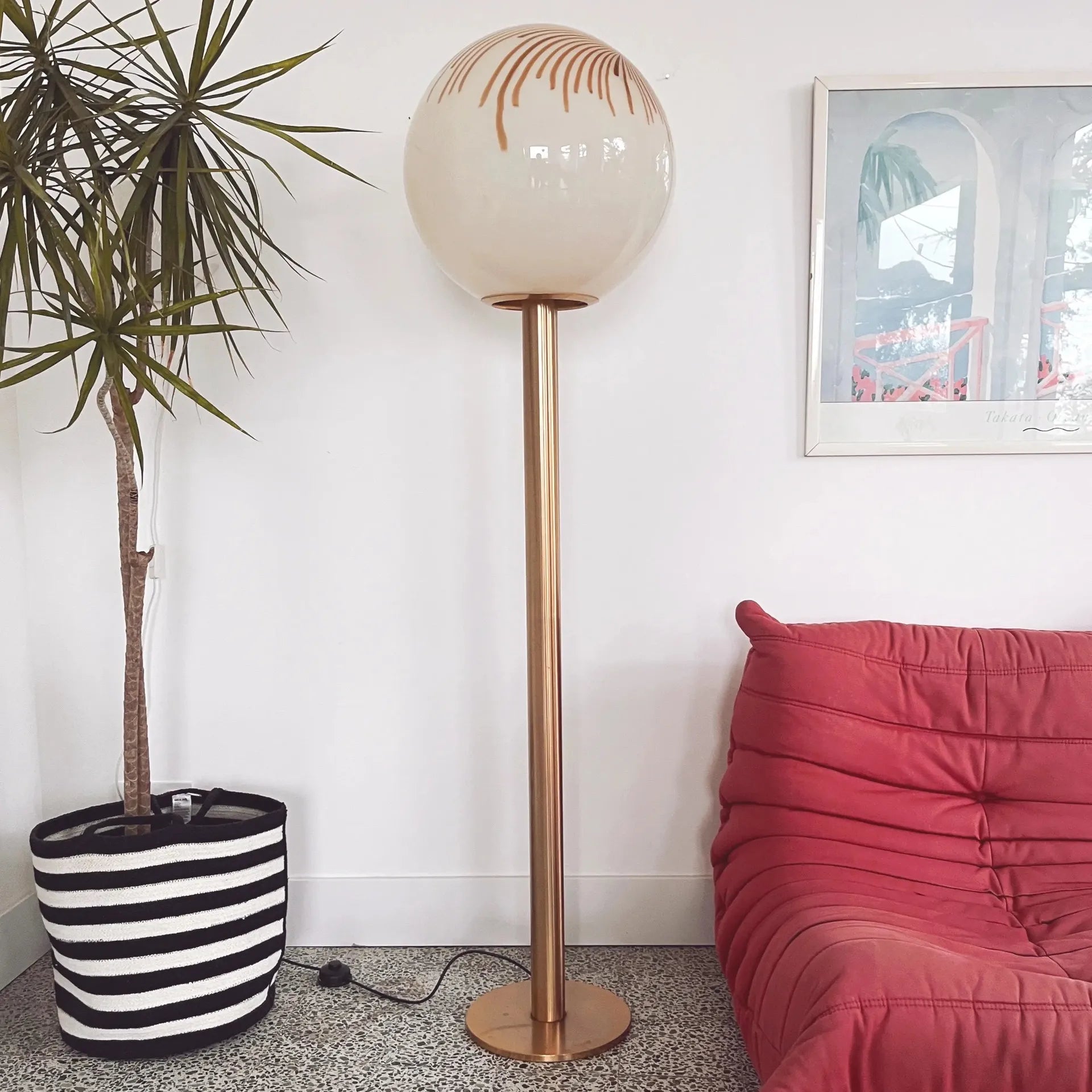 Lampadaire vintage italien en laiton et globe en verre de Murano, années 70 - Club Barbara