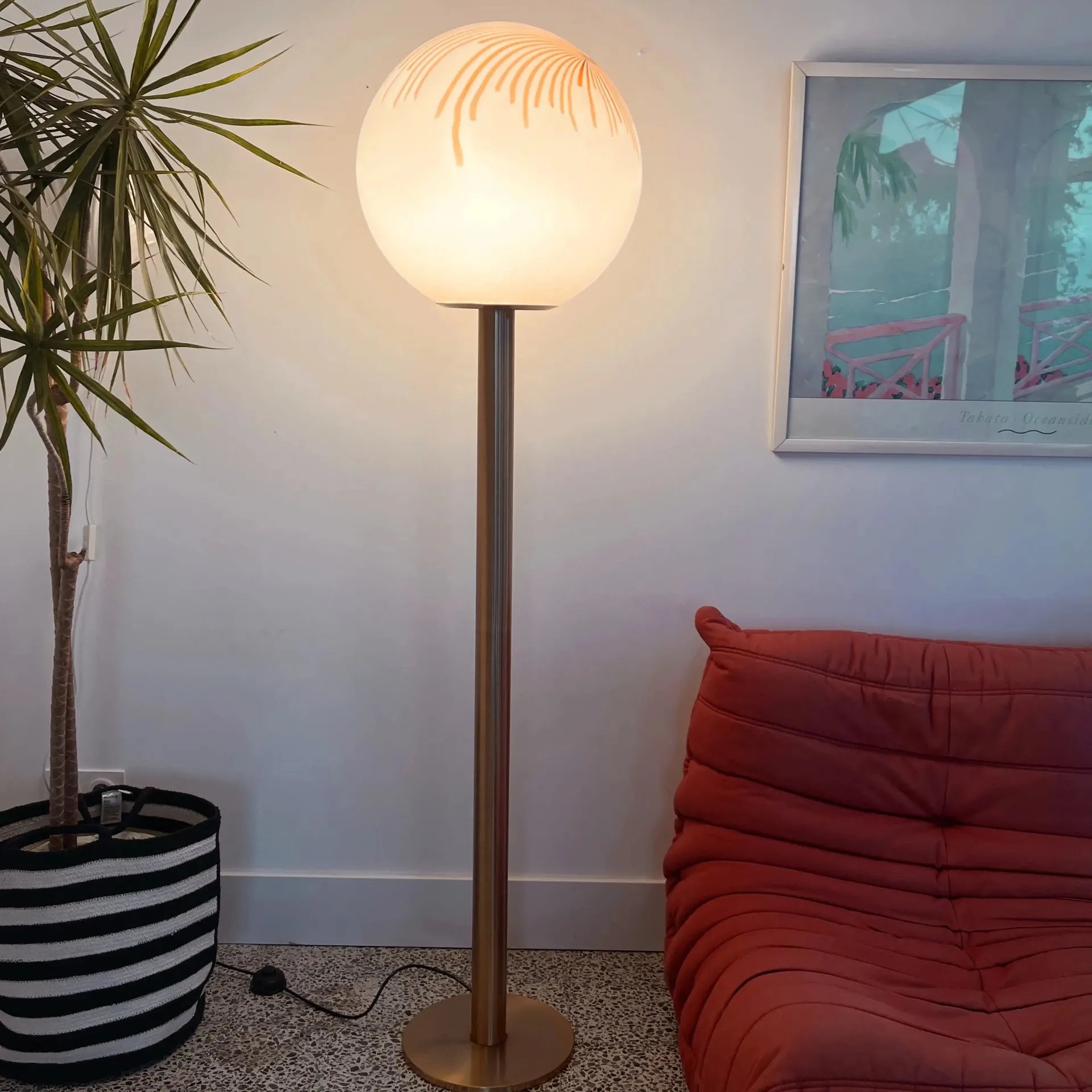 Lampadaire vintage italien en laiton et globe en verre de Murano, années 70 - Club Barbara