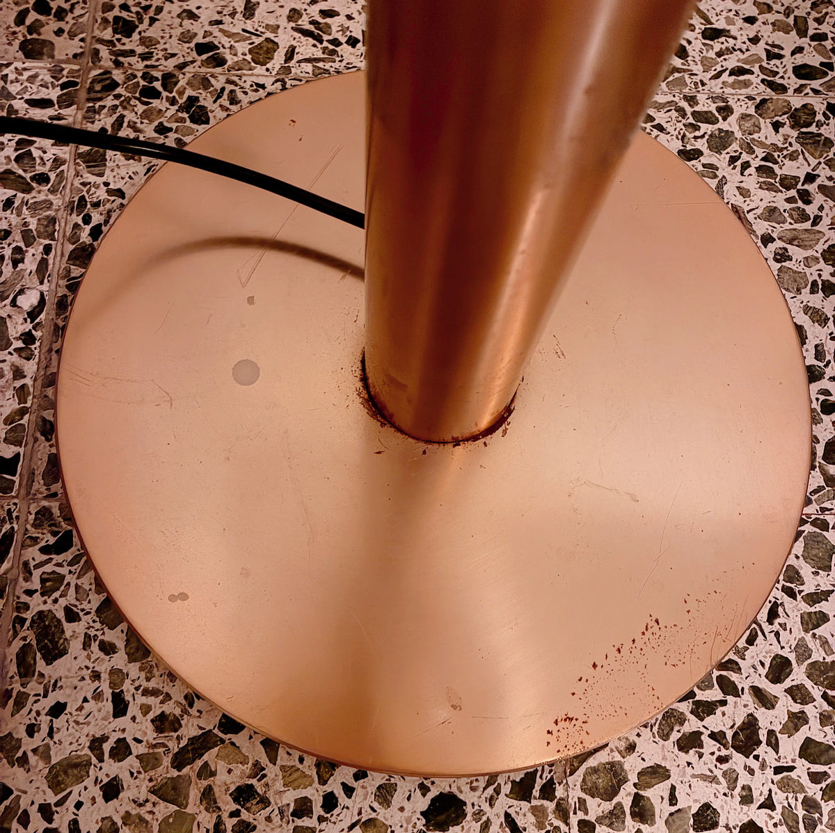 Lampadaire vintage italien en laiton et globe en verre de Murano, années 70