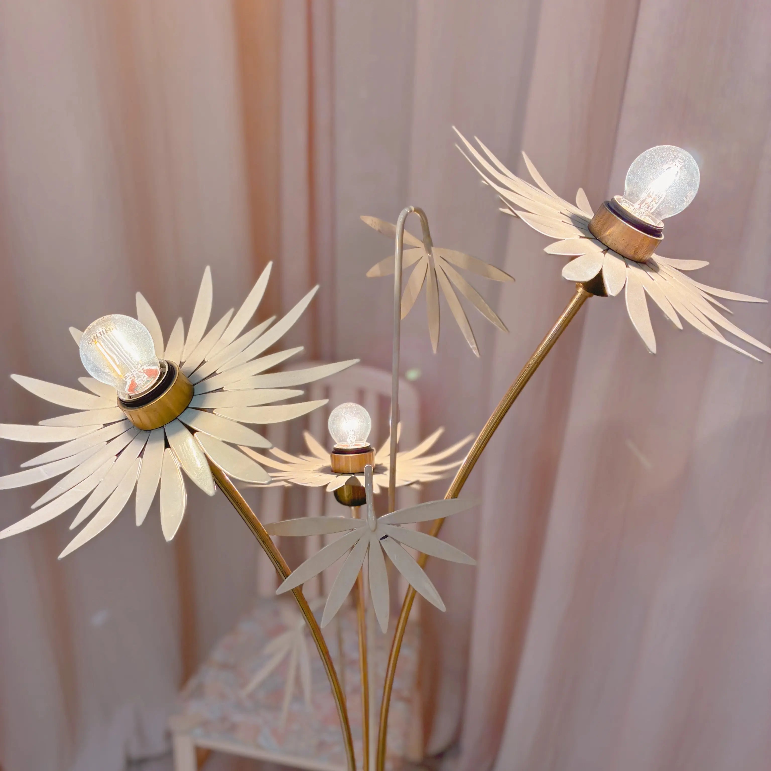 Lampadaire fleurs vintage en laiton doré, 3 lumières, Italie, années 70
