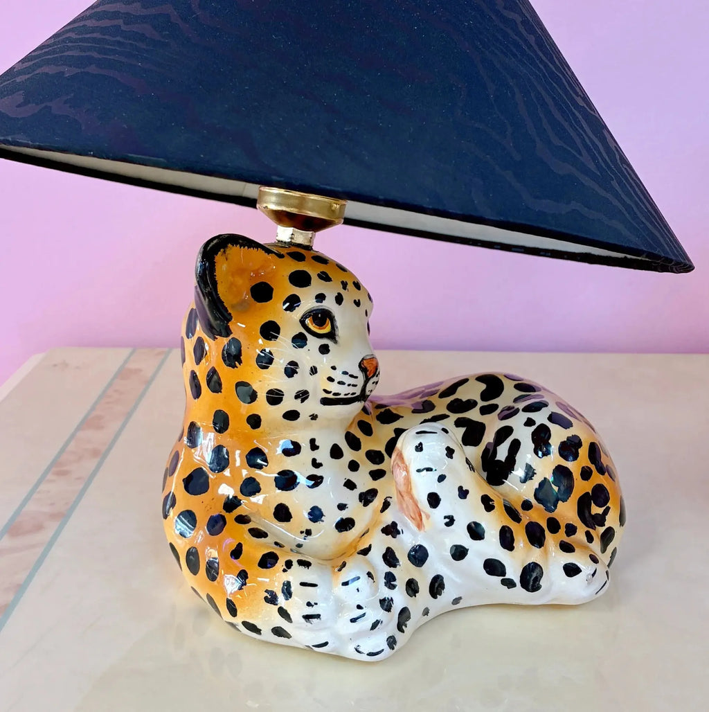 Lampe bébé léopard céramique vintage, années 70, peinte à la main, abat-jour moiré noir - Club Barbara