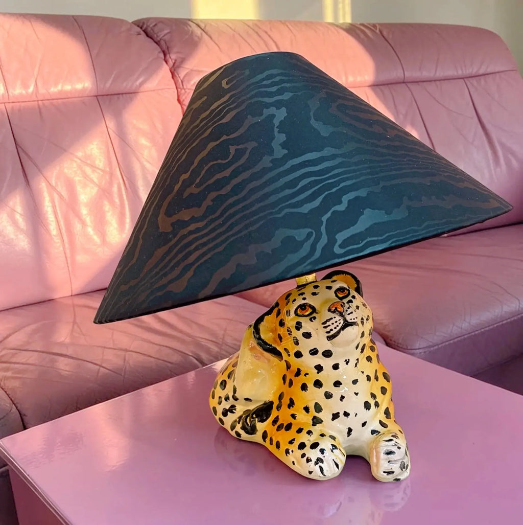 Lampe bébé léopard céramique vintage, années 70, peinte à la main, abat-jour moiré noir - Club Barbara