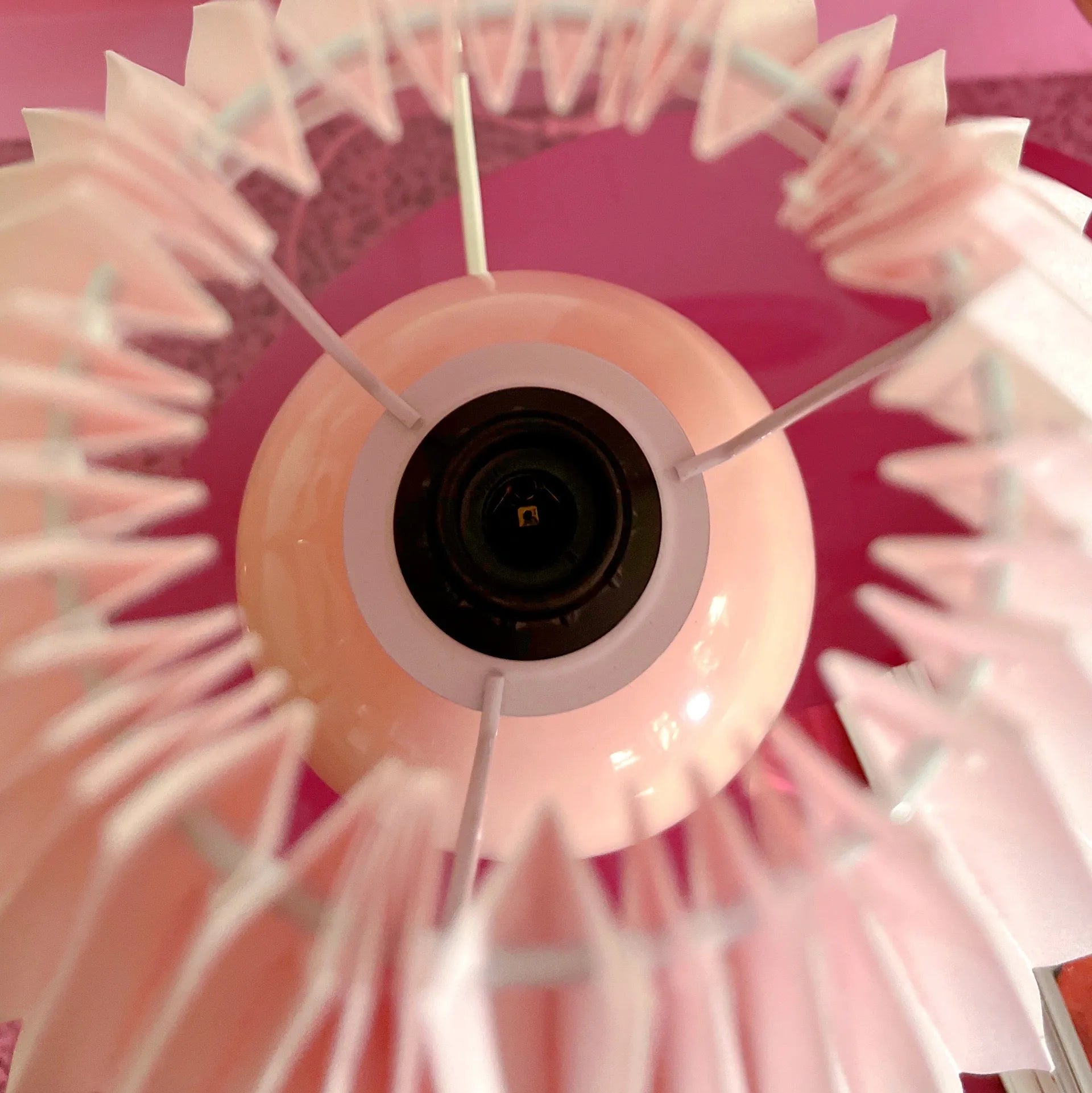 Lampe boule retro 80 peach - Club Barbara