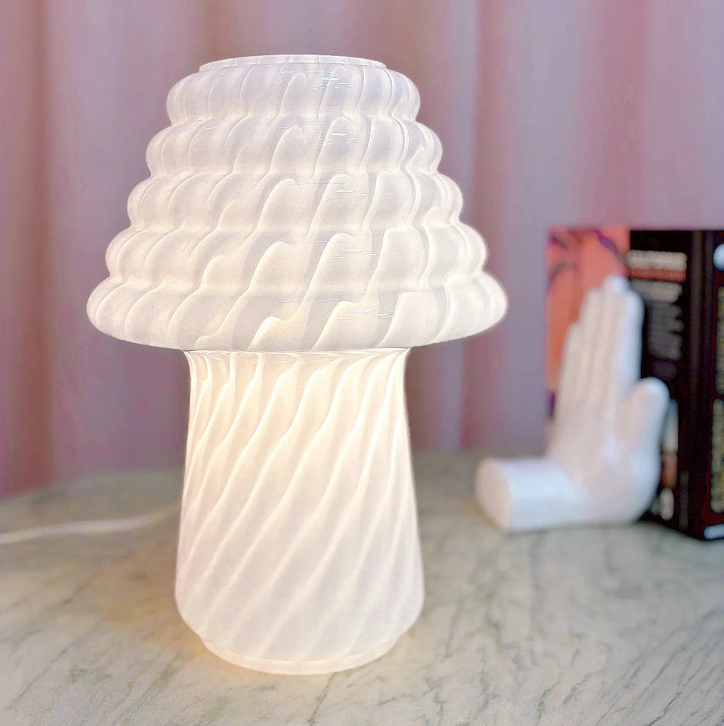 Lampe champignon italienne vintage, verre opalin lattimo torsadé, années 1980 - Club Barbara