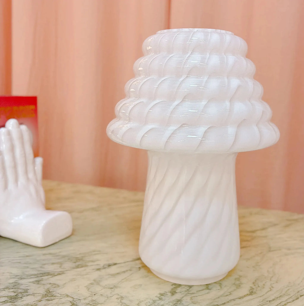 Lampe champignon italienne vintage, verre opalin lattimo torsadé, années 1980 - Club Barbara