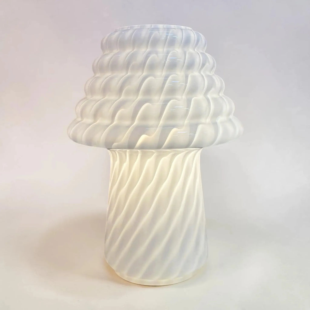 Lampe champignon italienne vintage, verre opalin lattimo torsadé, années 1980 - Club Barbara