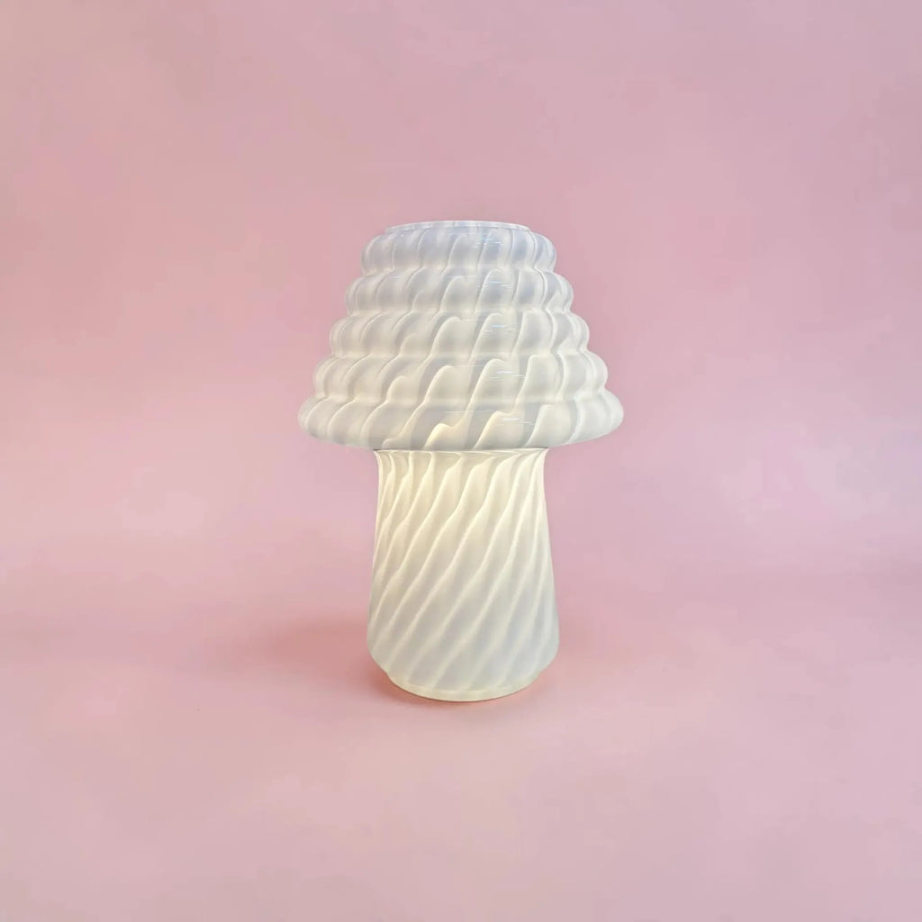 Lampe champignon italienne vintage, verre opalin lattimo torsadé, années 1980 - Club Barbara