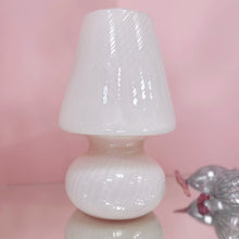 Load image into Gallery viewer, Lampe champignon Murano en verre soufflé rose pastel, années 70
