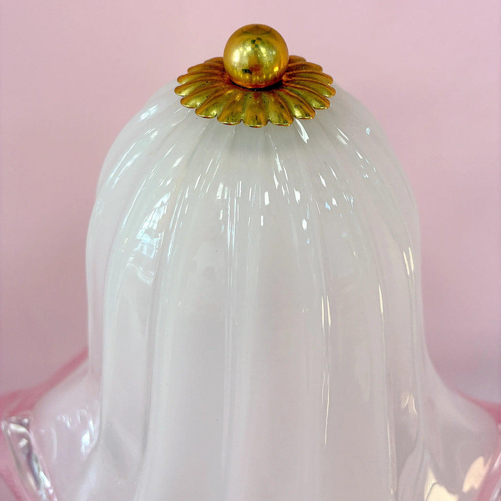 Lampe italienne en verre soufflé de Murano allumée, lumière opaline
