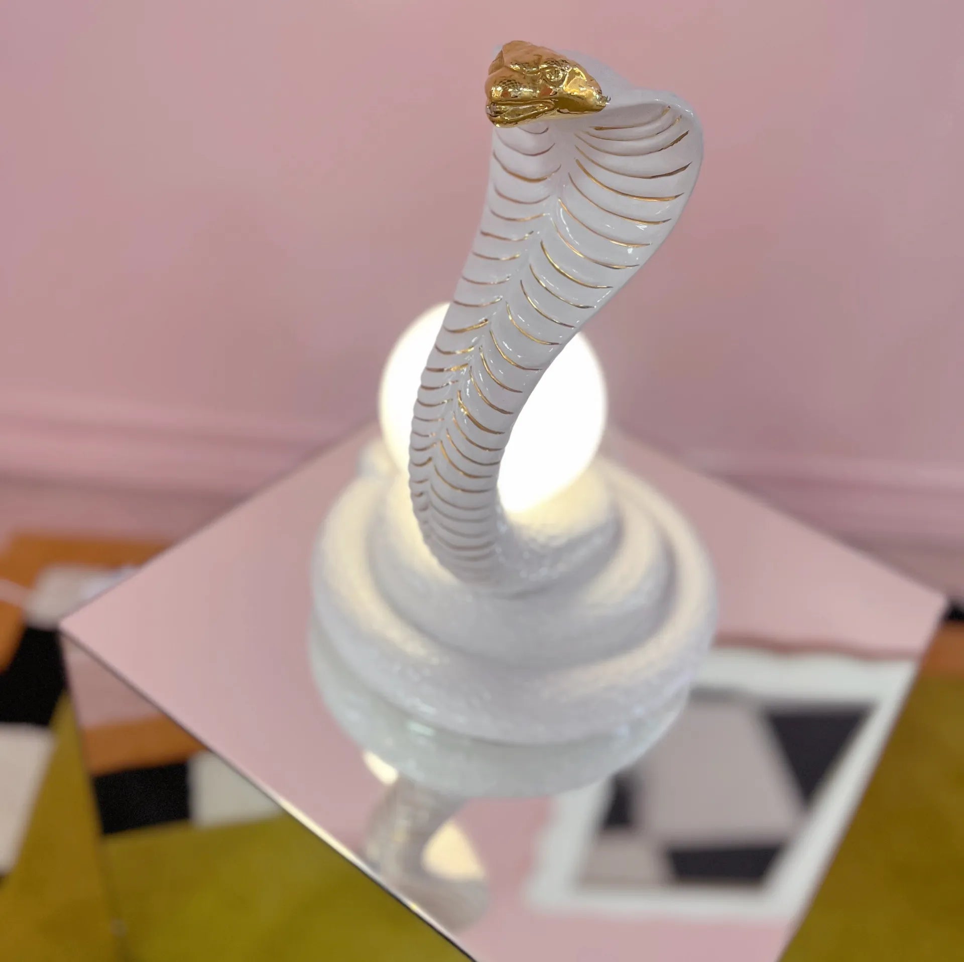 Lampe cobra en céramique et dorures, Italie, années 70 - Club Barbara