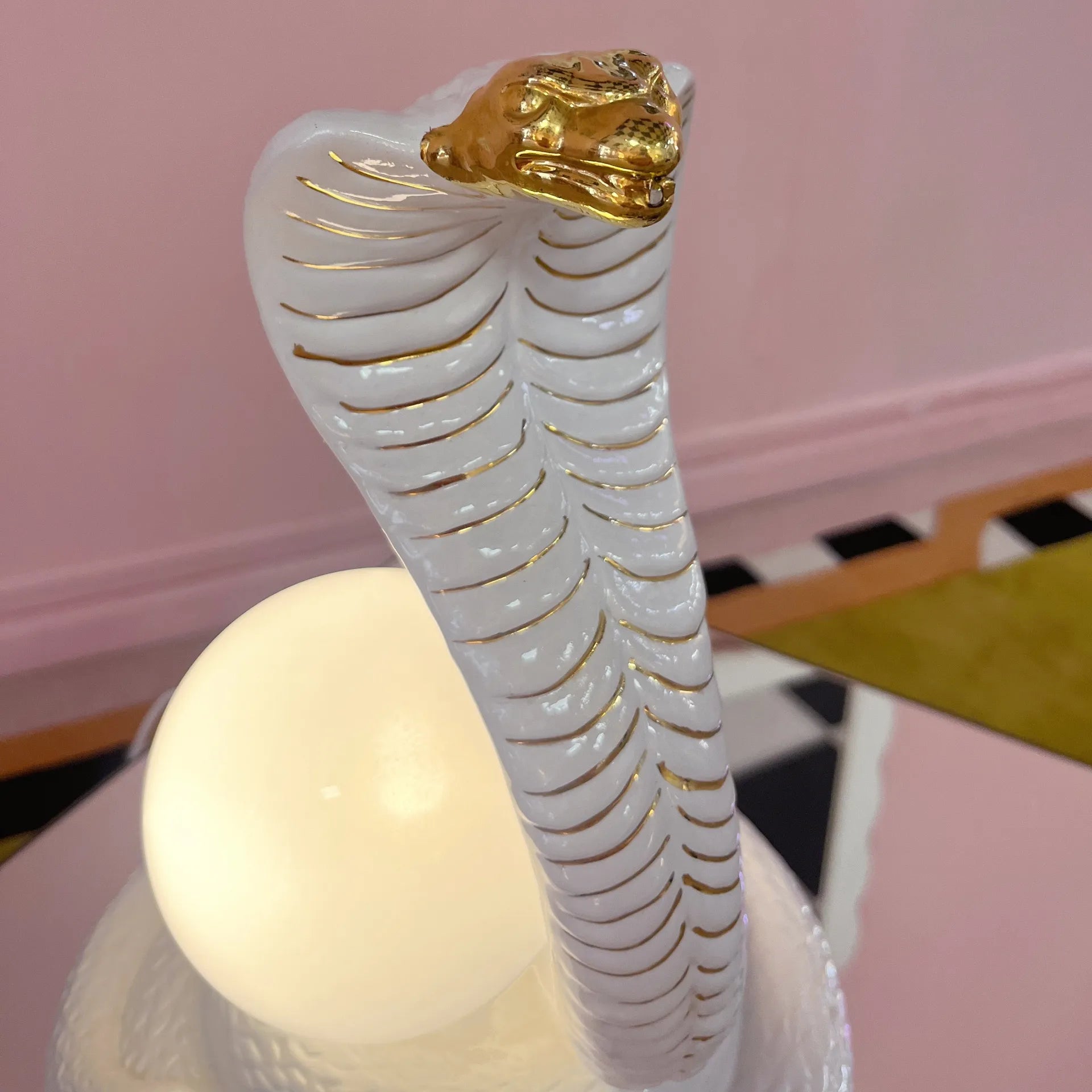Lampe cobra en céramique et dorures, Italie, années 70 - Club Barbara