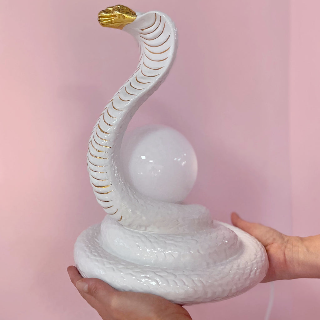 Lampe cobra en céramique et dorures, Italie, années 70