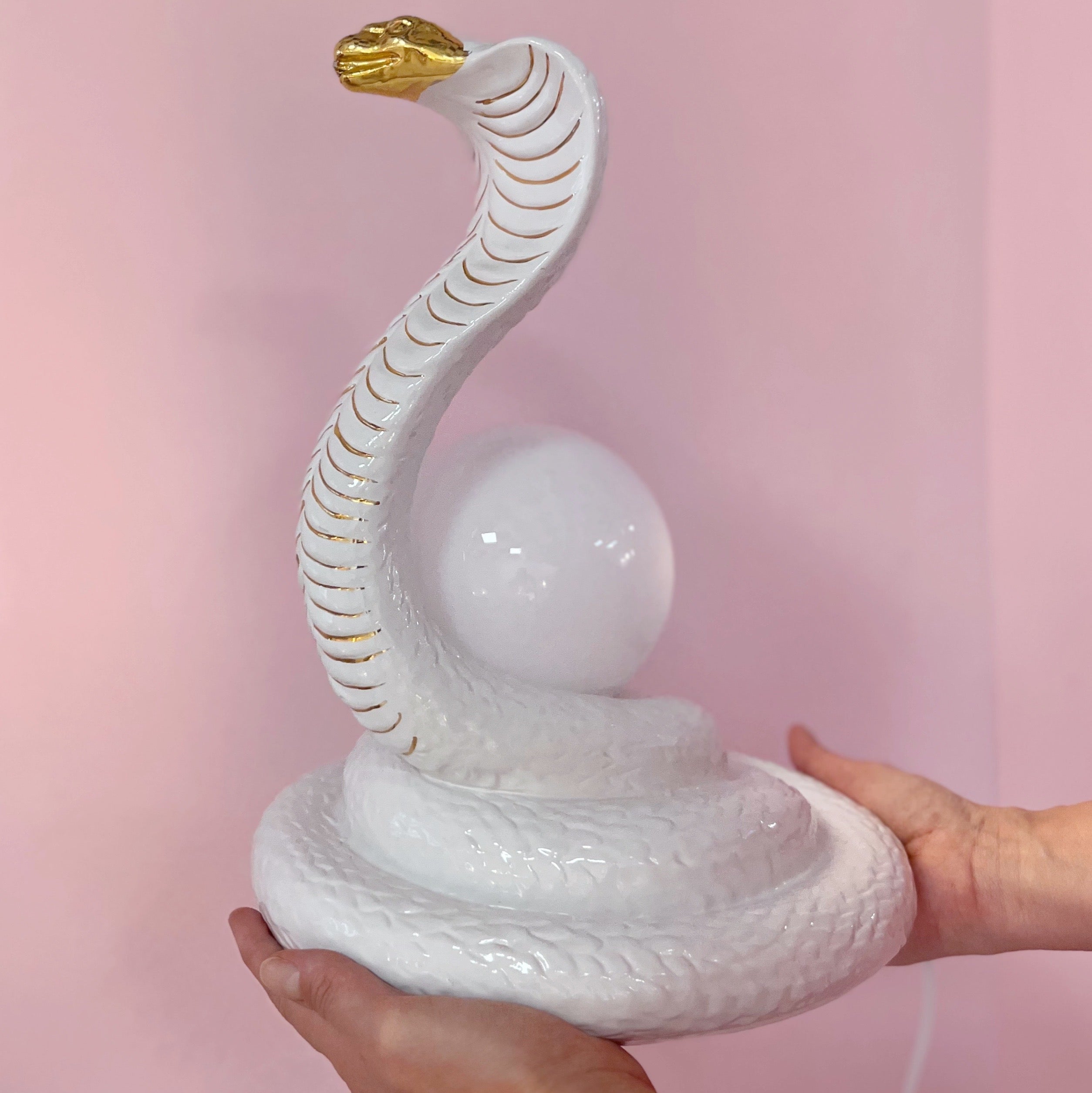 Lampe cobra en céramique et dorures, Italie, années 70